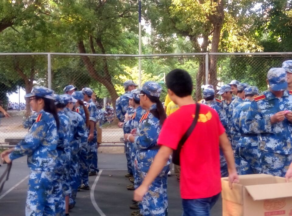 欢庆中秋 家的味道――记物理与电子工程学院中秋慰问军训新生活动 