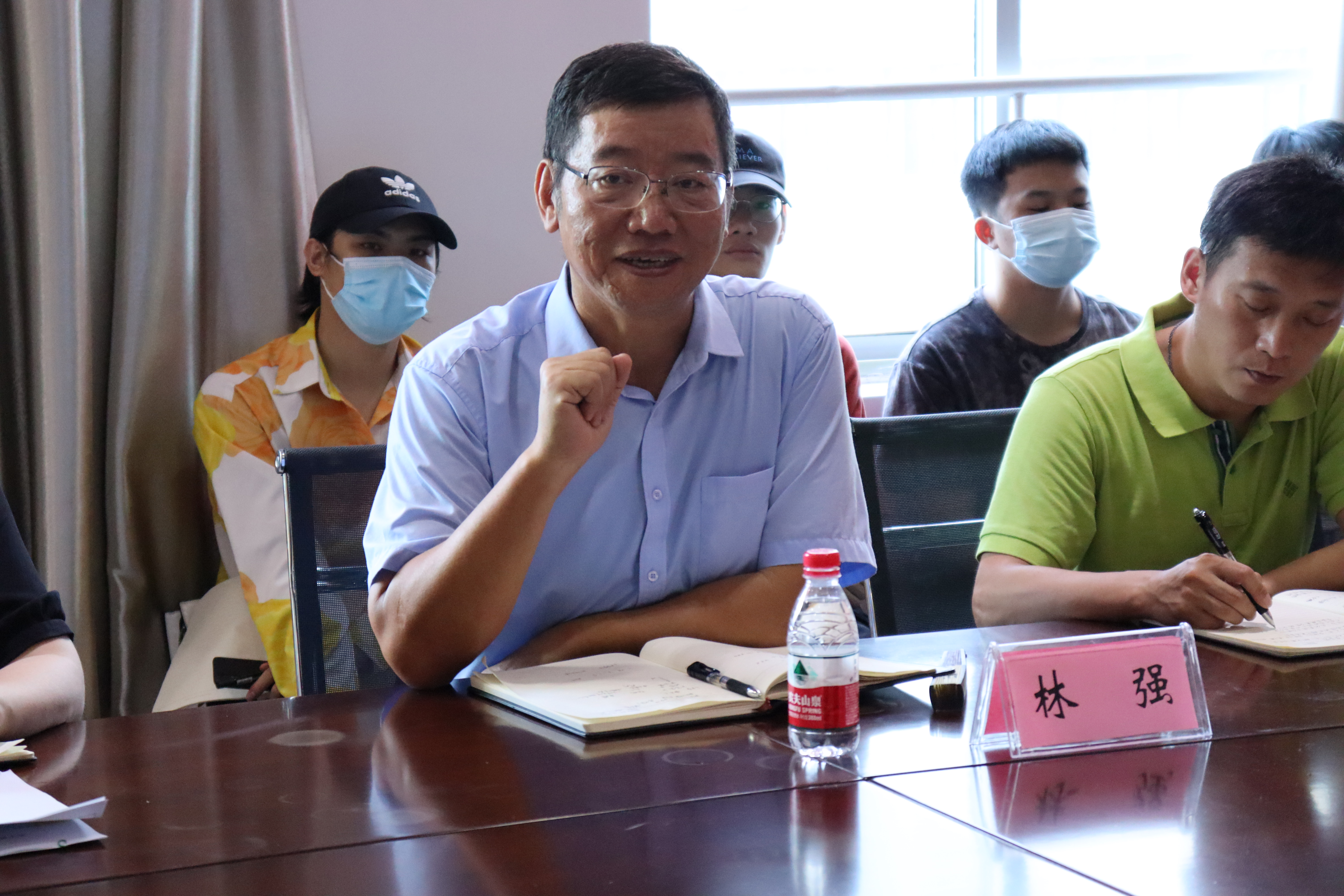 林强以班主任身份为毕业班学生送祝福