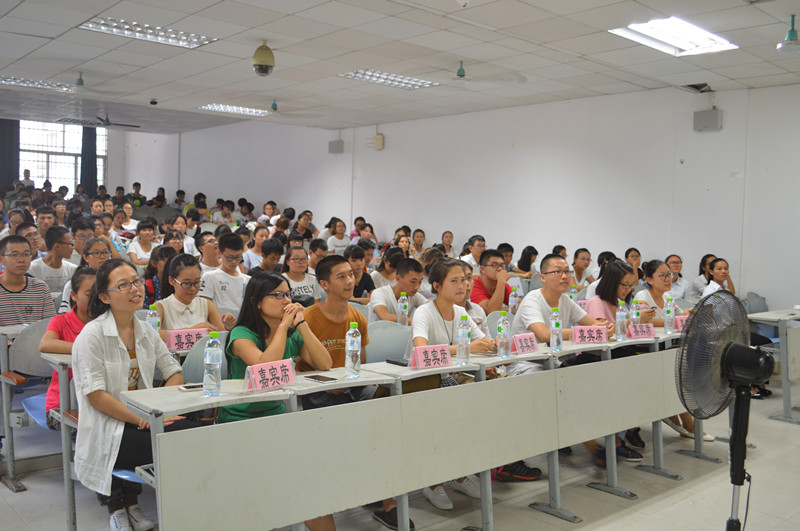 践行良知与善心，温暖弱者和社会——记数学与统计学院青年志愿者交流大会