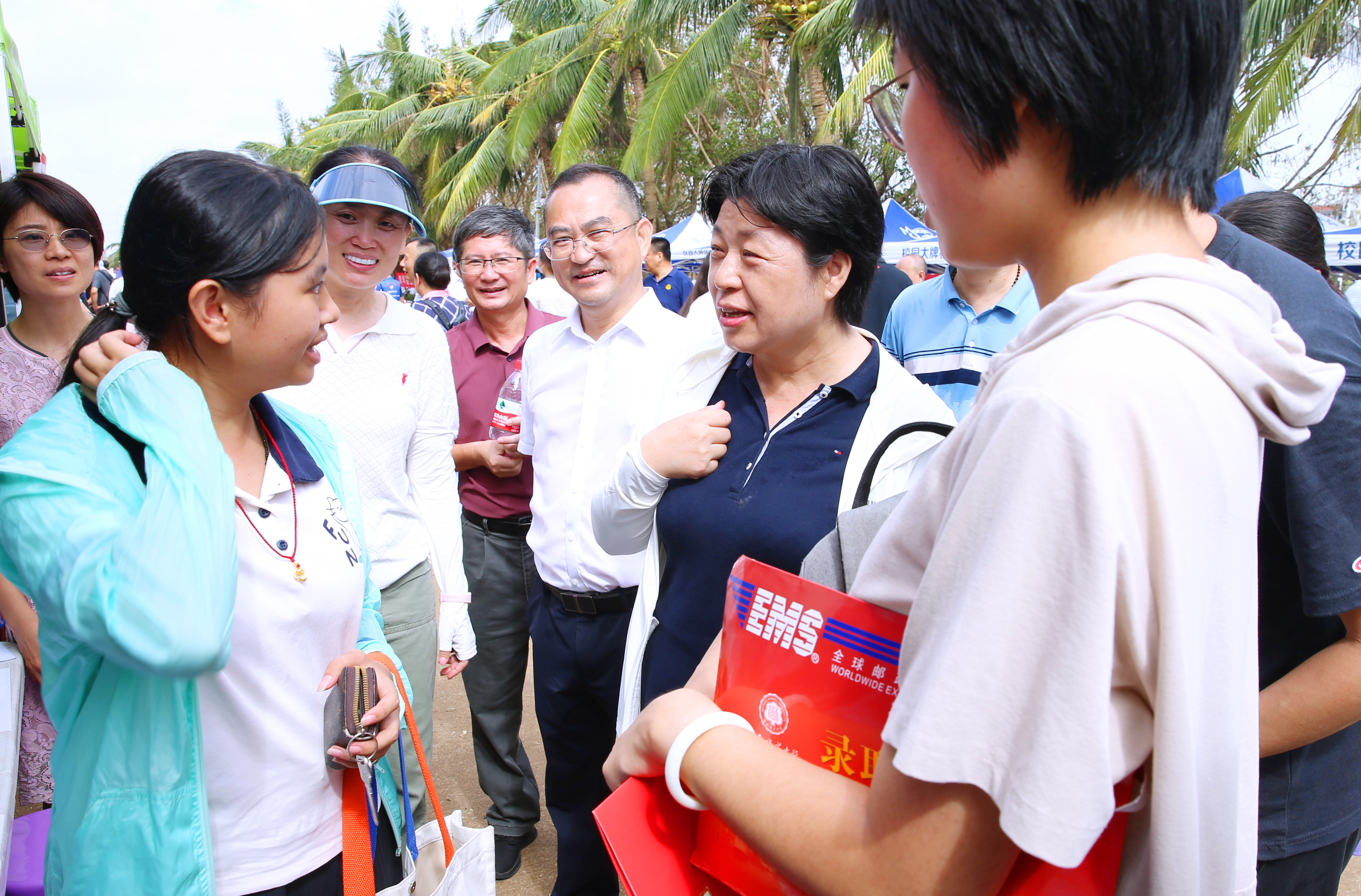 海南师范大学2024级新生来校报到