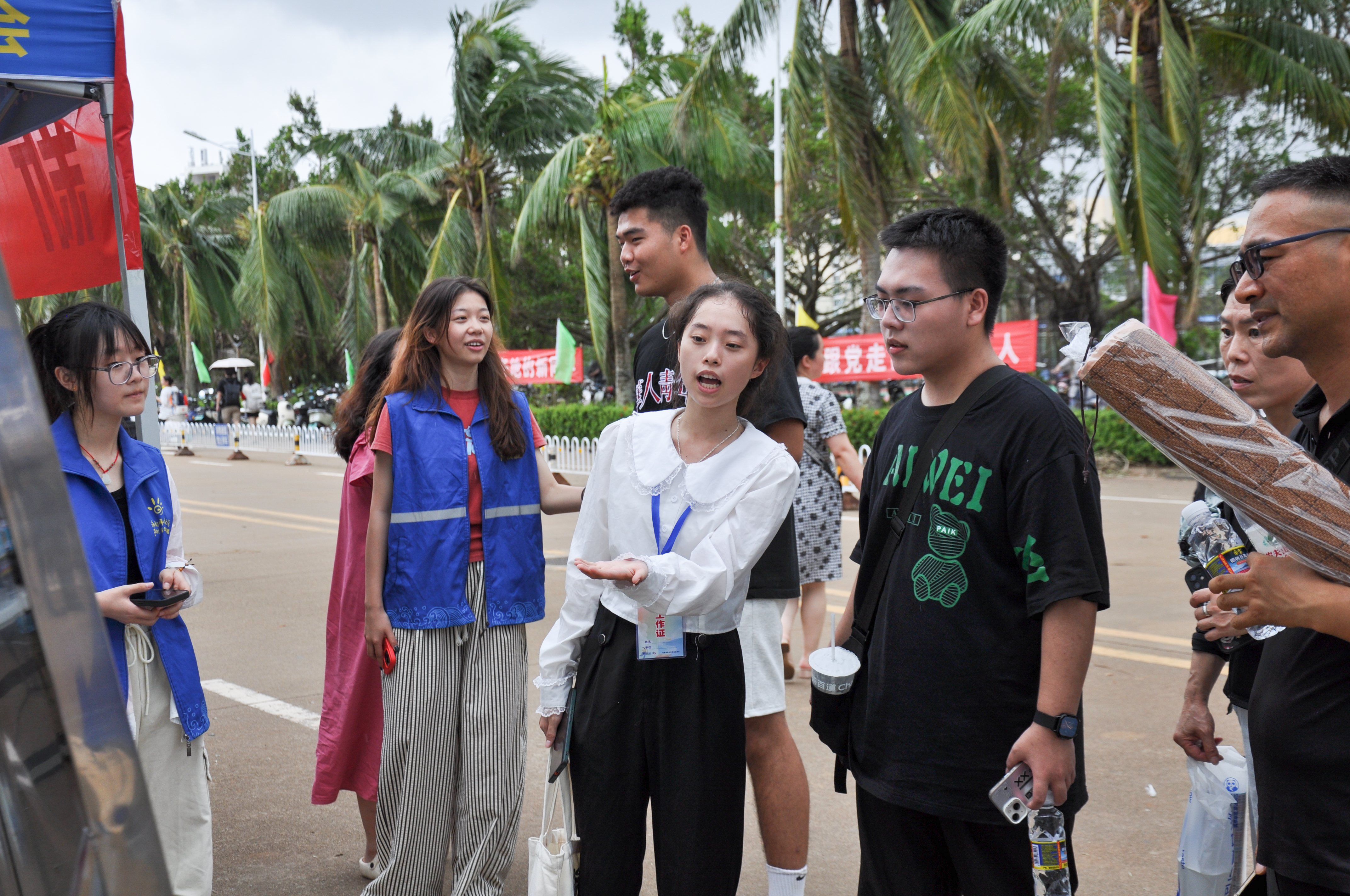 海南师范大学2024级新生来校报到