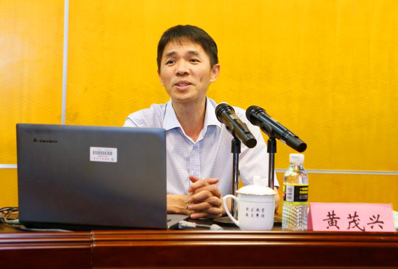 我校就海南自贸区和自贸港建设举办专场干部培训讲座