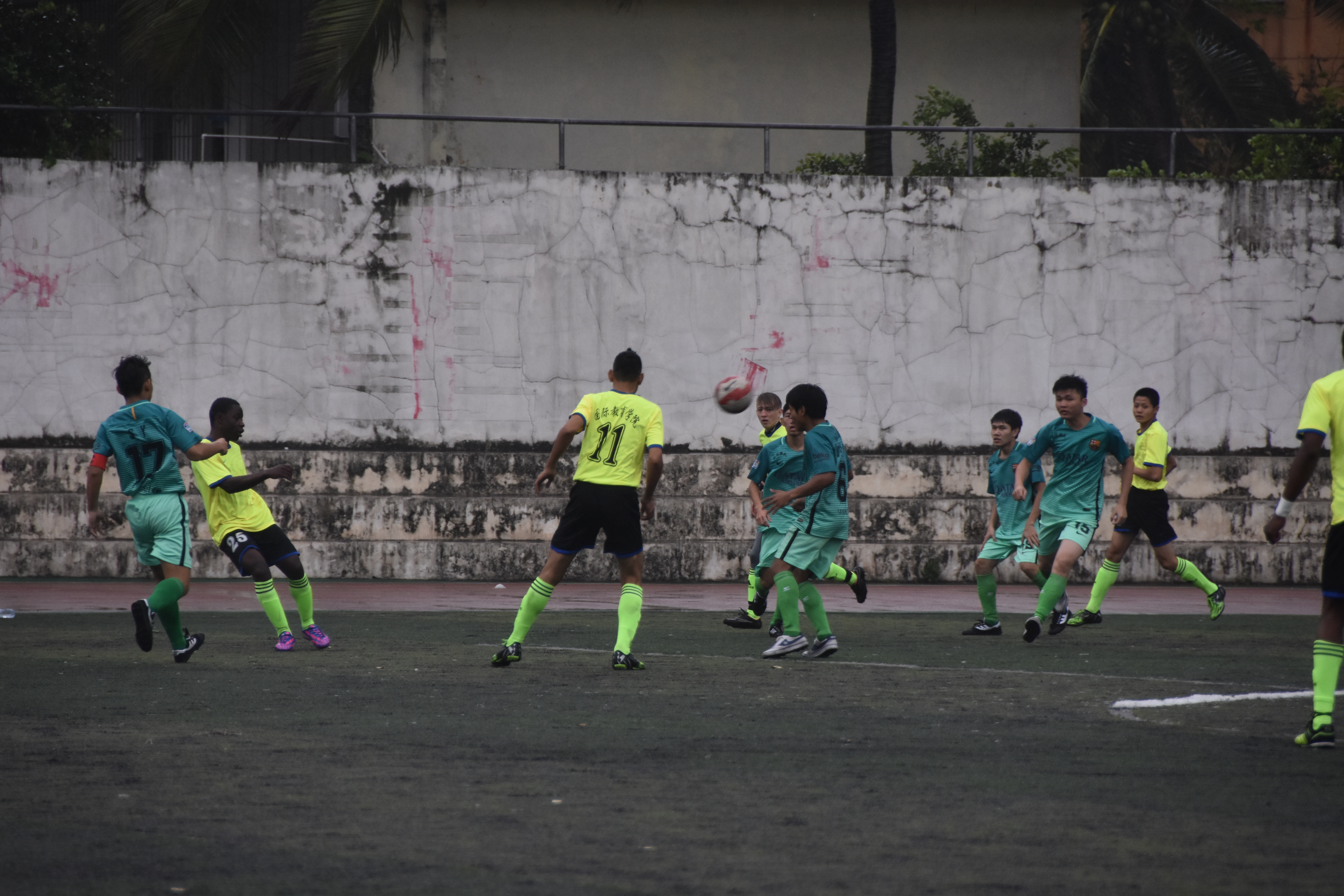 青年之声・旅游学院参加学校足球比赛