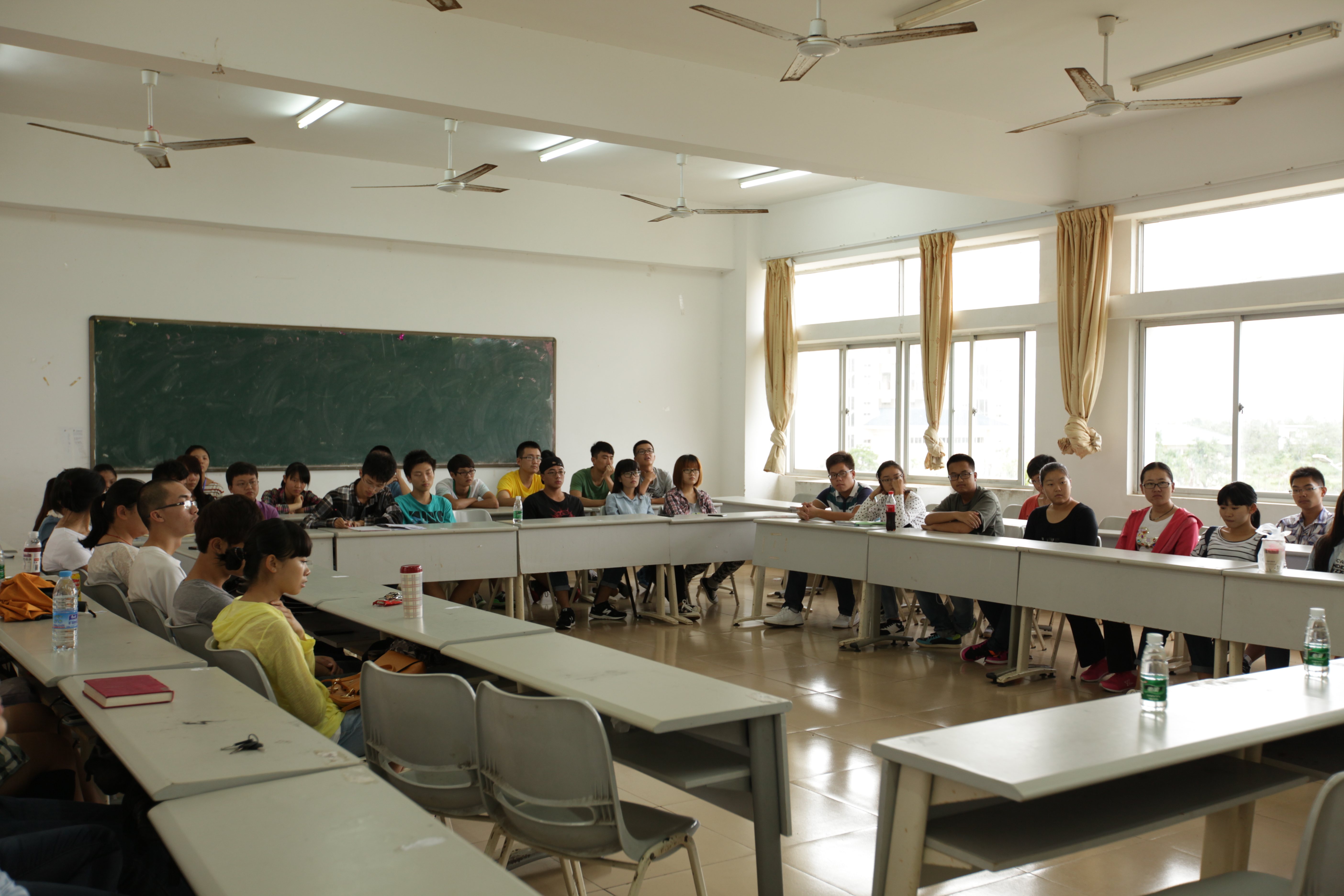 忆往昔，看今朝――记65周年校庆文学院校友论坛