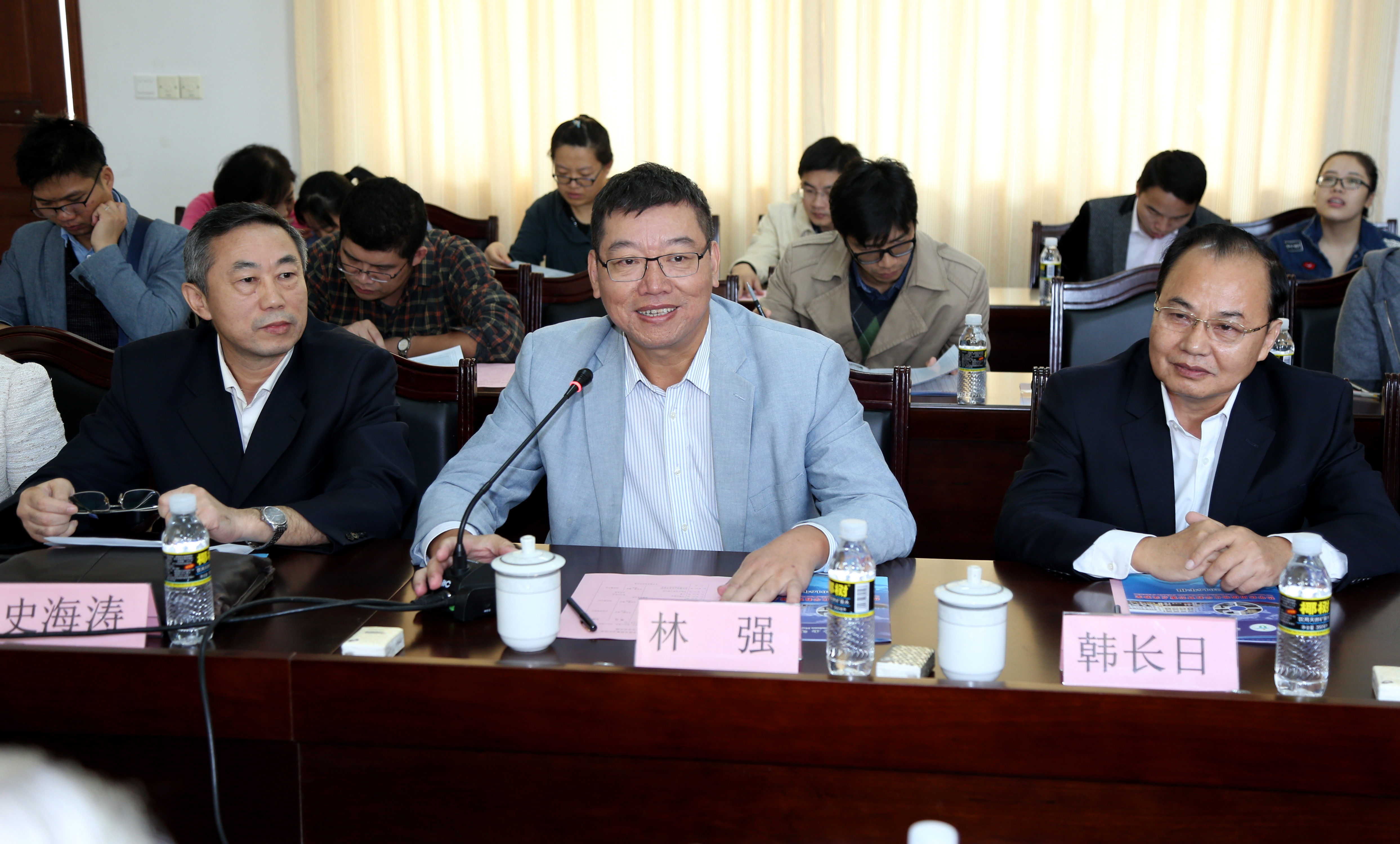 热带药用植物化学教育部重点实验室召开2016年度学术委员会会议