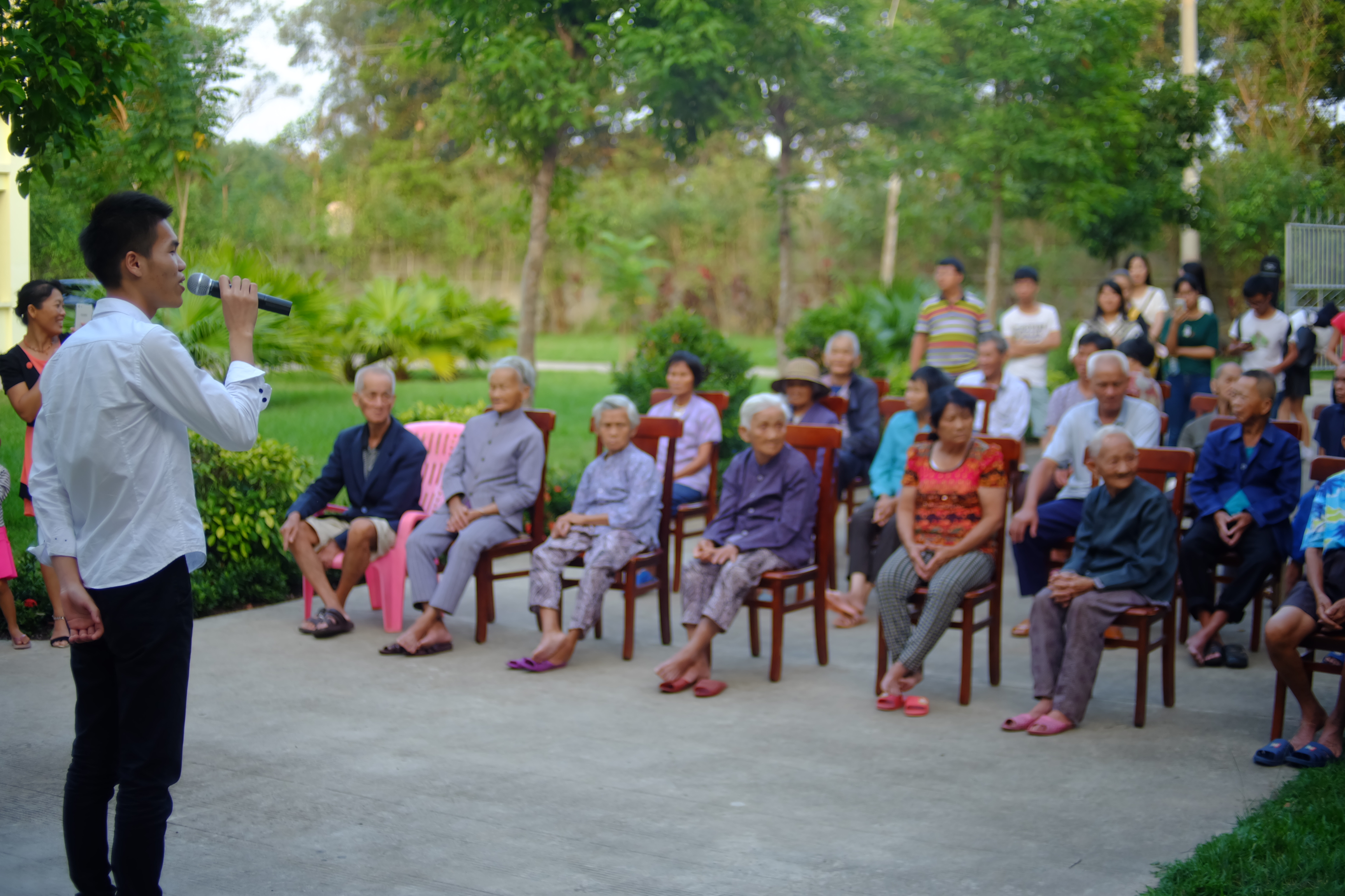 温情暖夕阳:音乐学院志愿者慰问演出走进富文敬老院