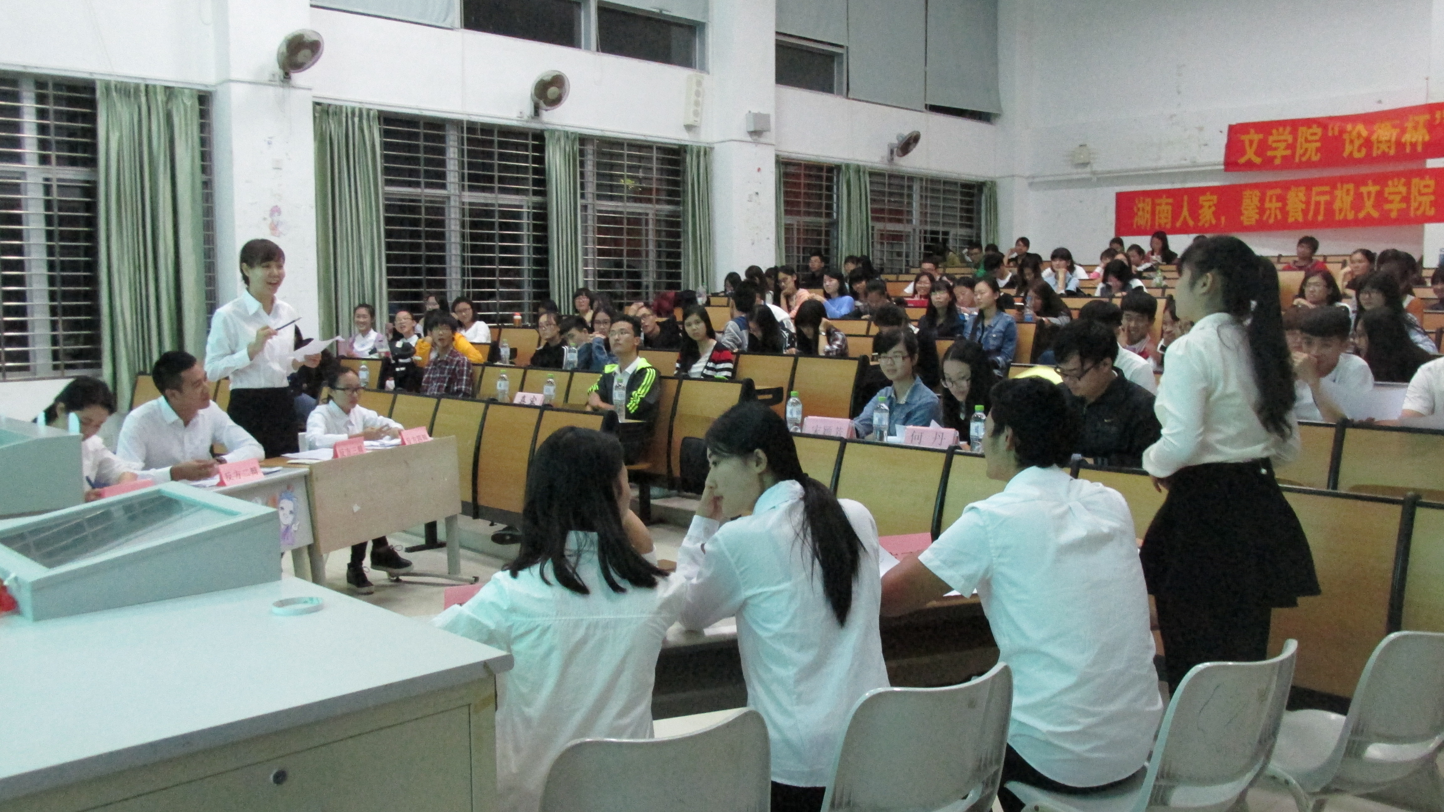 展舌尖雄风,现辩论风采记文院“论衡杯”辩论决赛