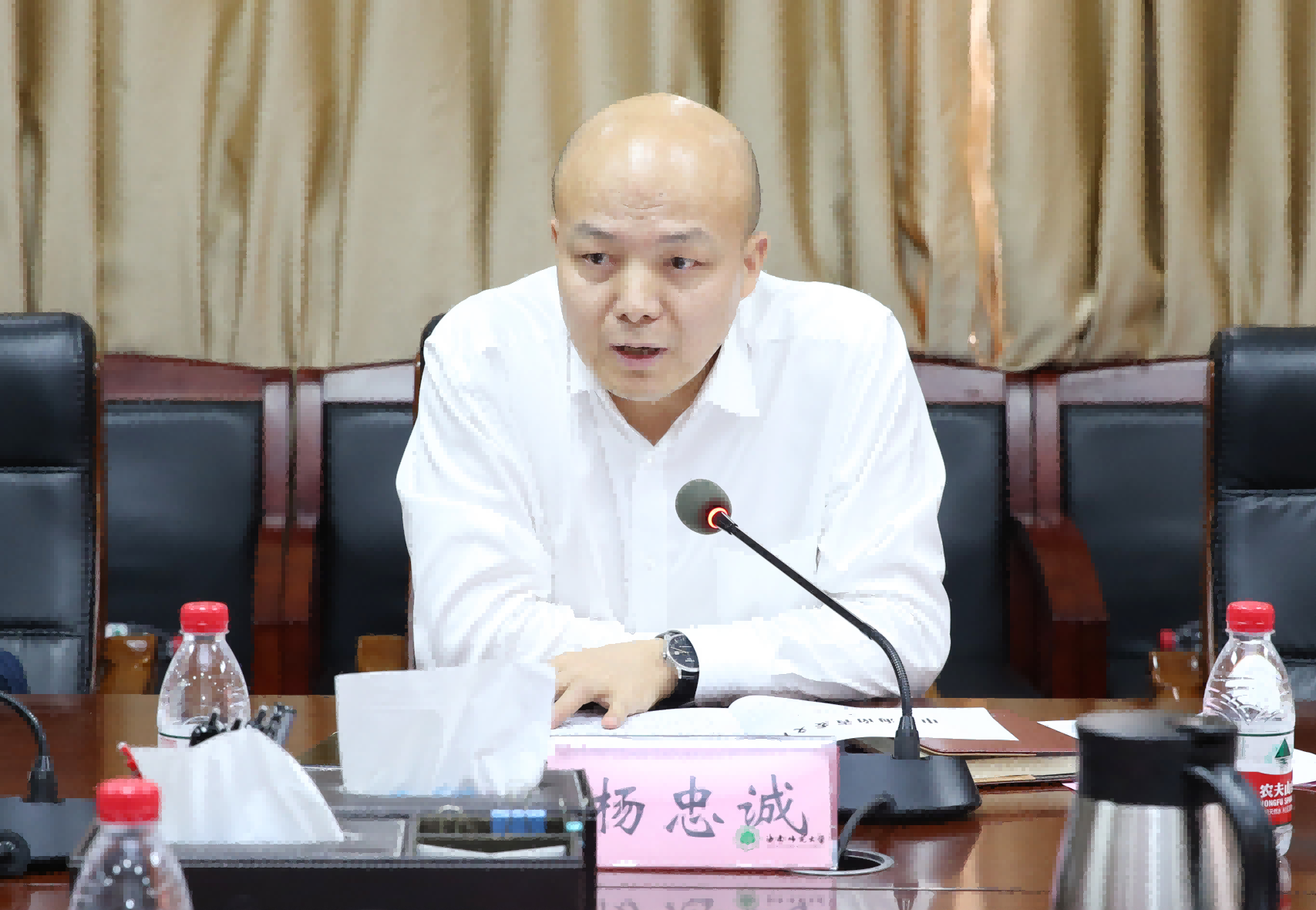 我校召开《海南高质量发展报告（2023）》项目推进会议