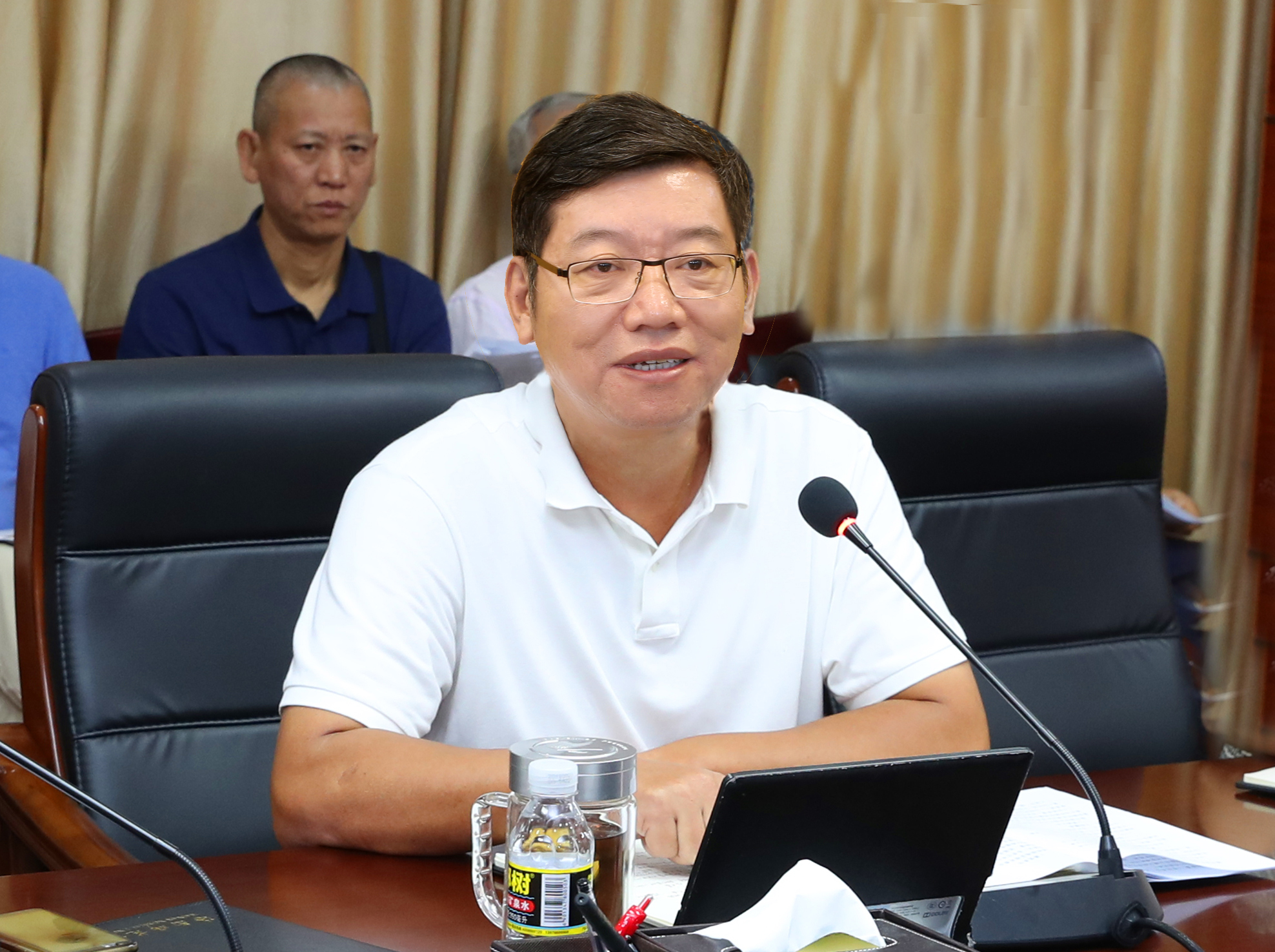 林强主持召开新学期开学工作部署会议