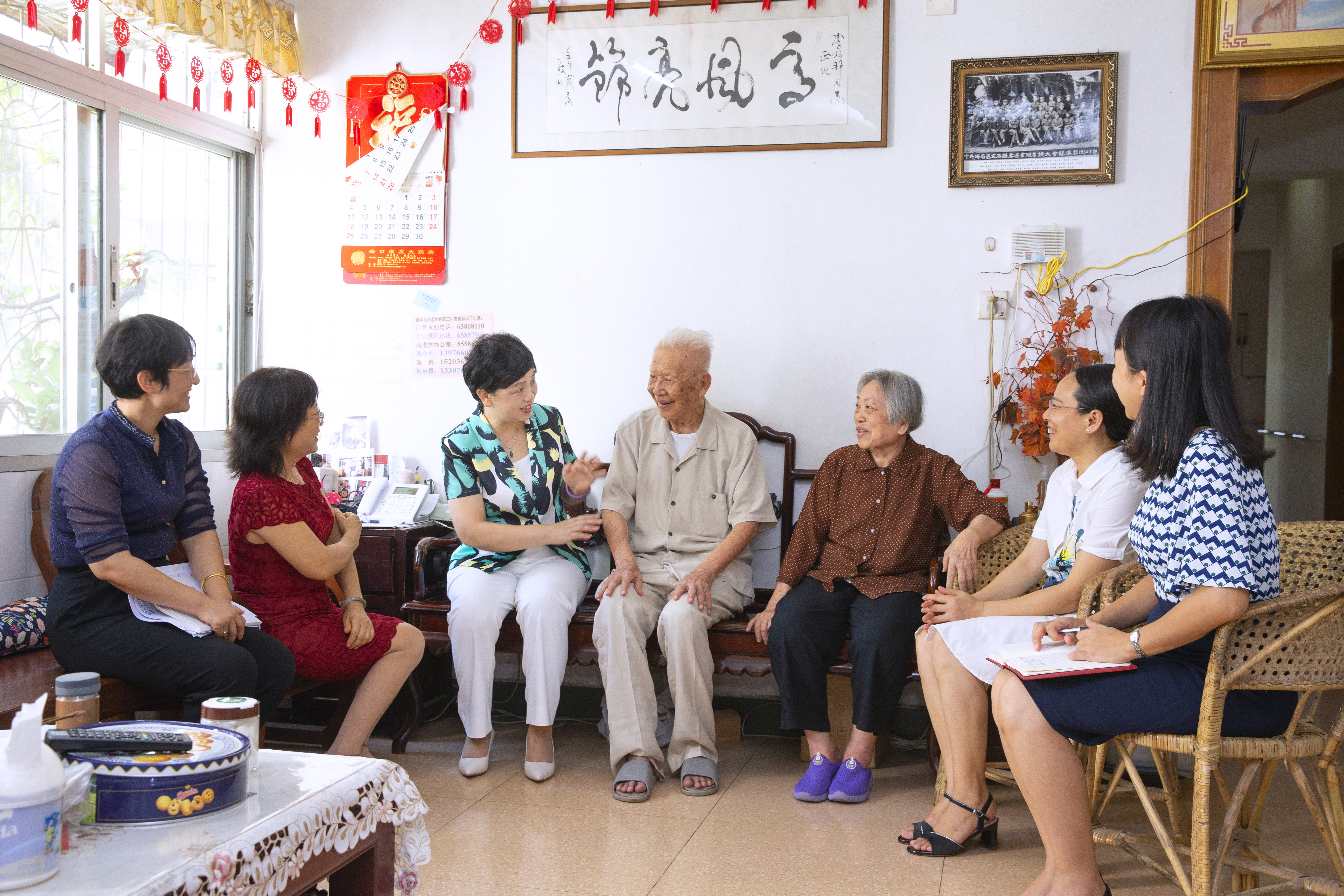 省委组织部来校慰问离休干部李光邦