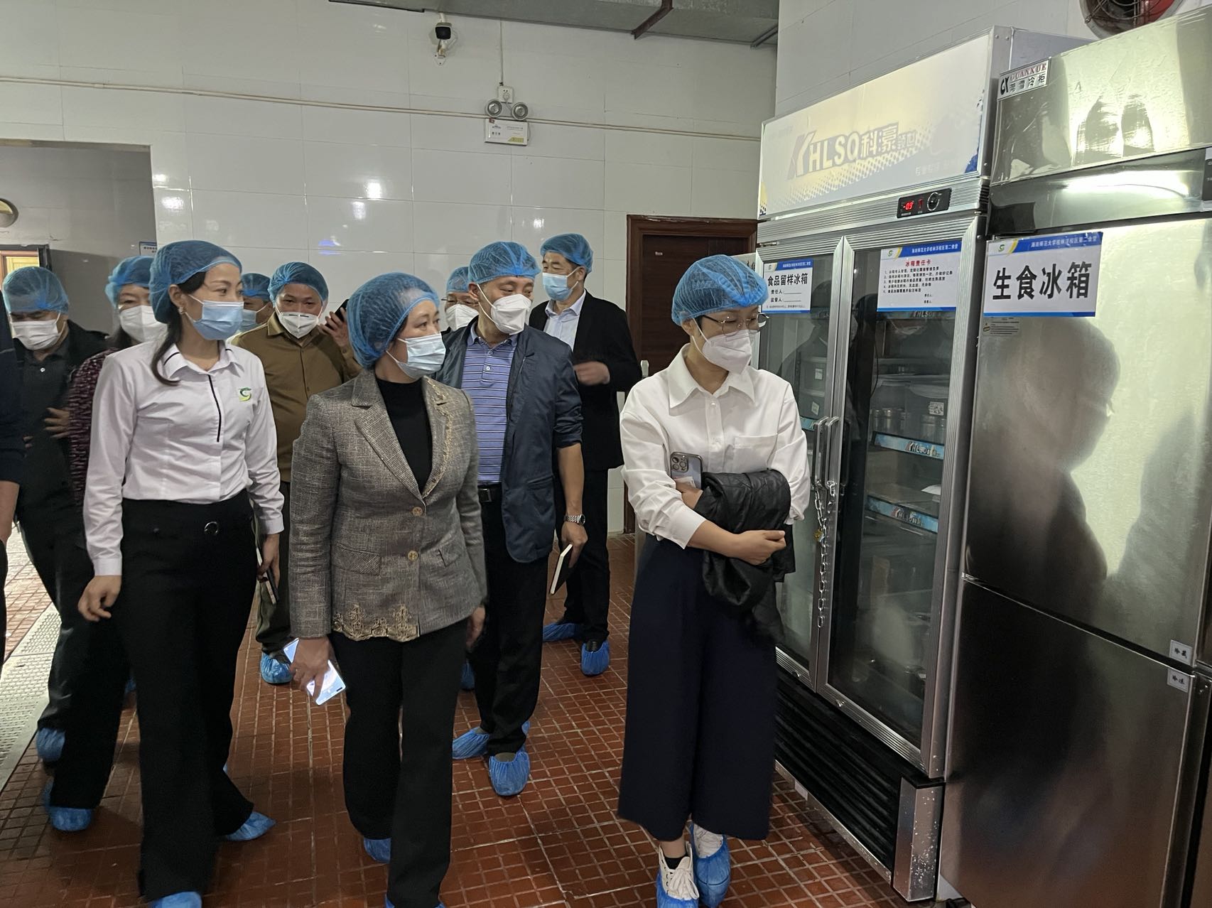 校领导检查新学期学生食堂工作