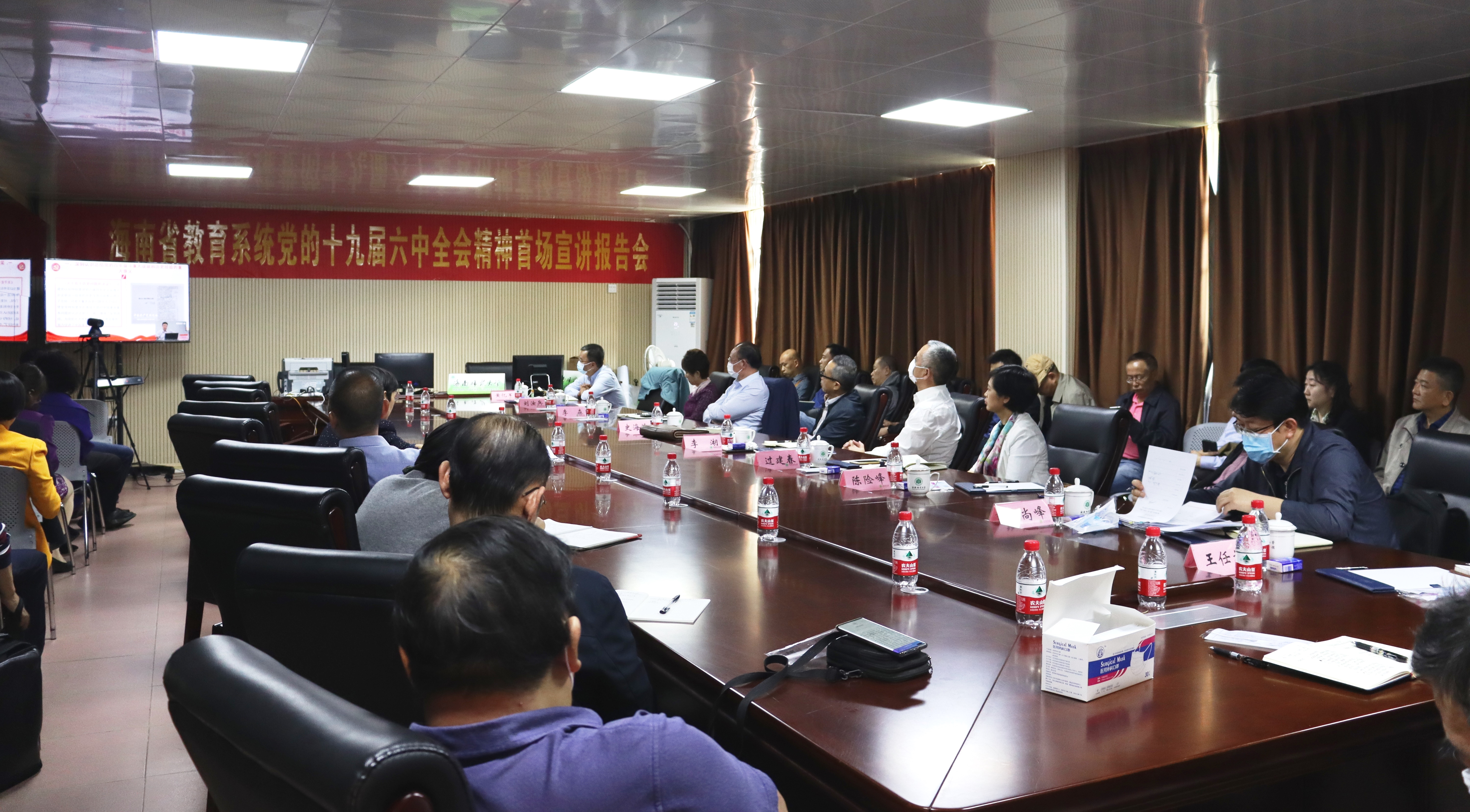 我校组织收看全省教育系统党的十九届六中全会精神首场宣讲报告会