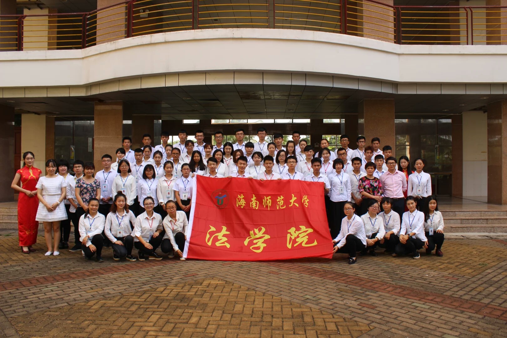 一年辉煌，再创佳绩——记法学院第二次学生代表大会，第二次全体会议暨表彰换届大会