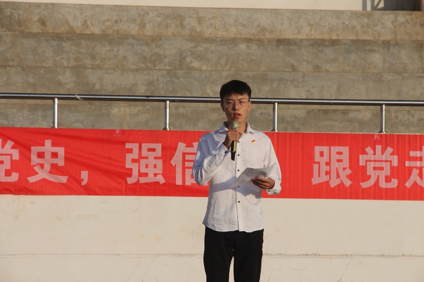 青年之声・记海南师范大学历史文化学院升旗仪式