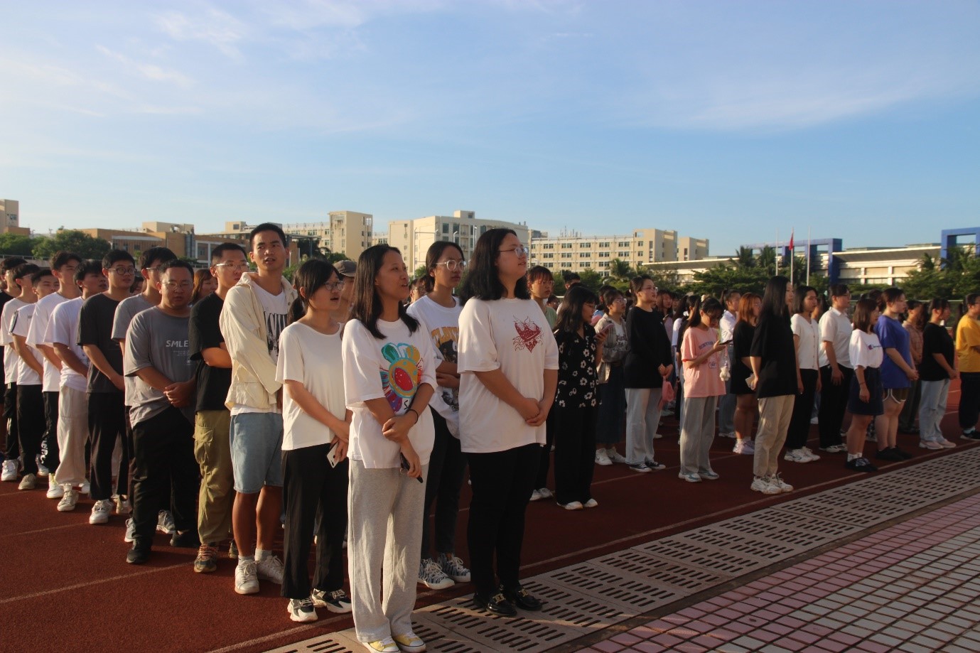 青年之声・记海南师范大学历史文化学院升旗仪式