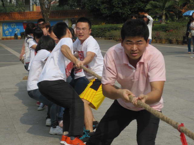 生命科学学院举办拔河比赛庆祝女生节――记生命科学学院第三届女生节活动