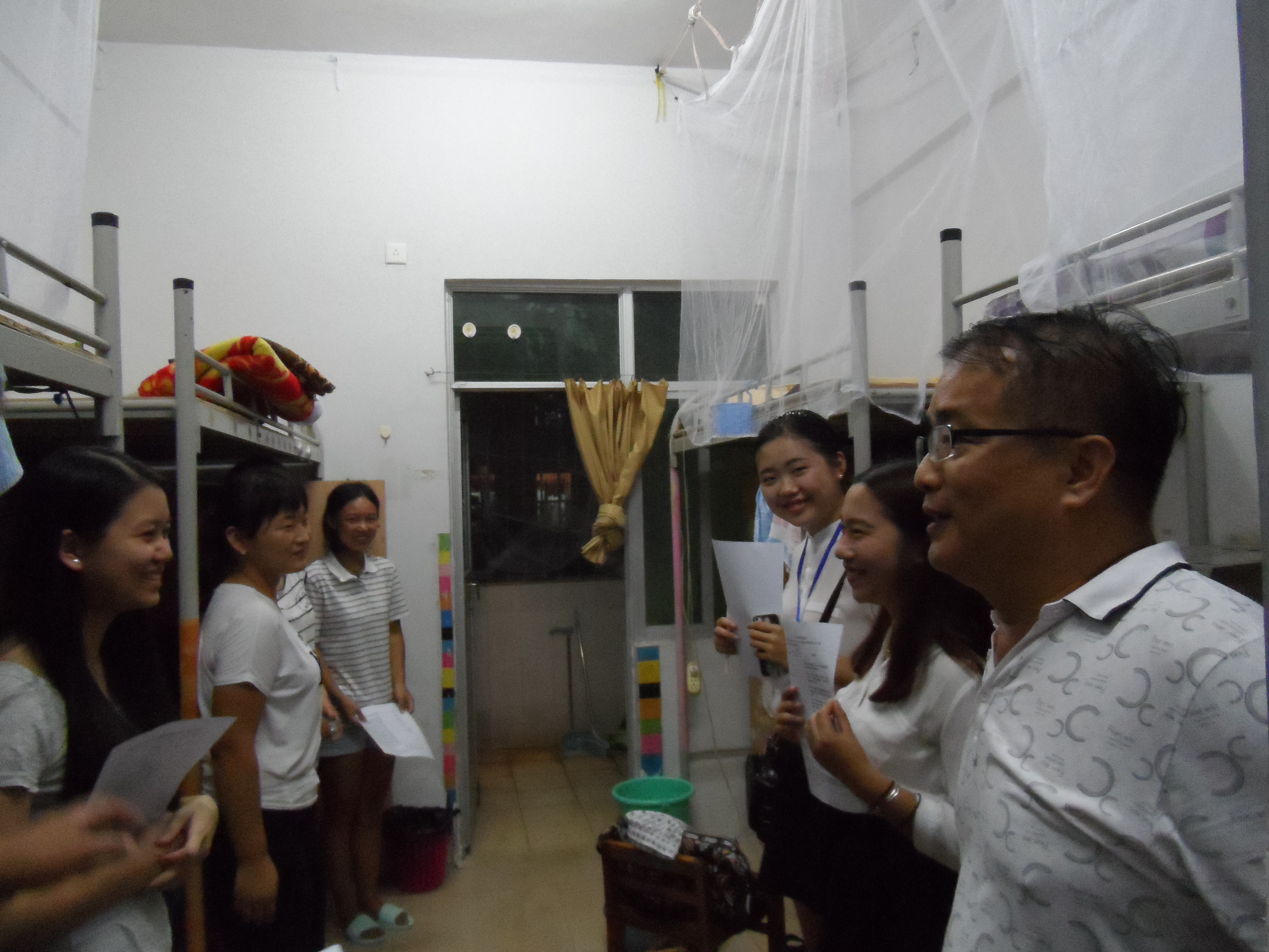 心系新生     爱暖宿舍――记外国语学院走访2015级新生宿舍