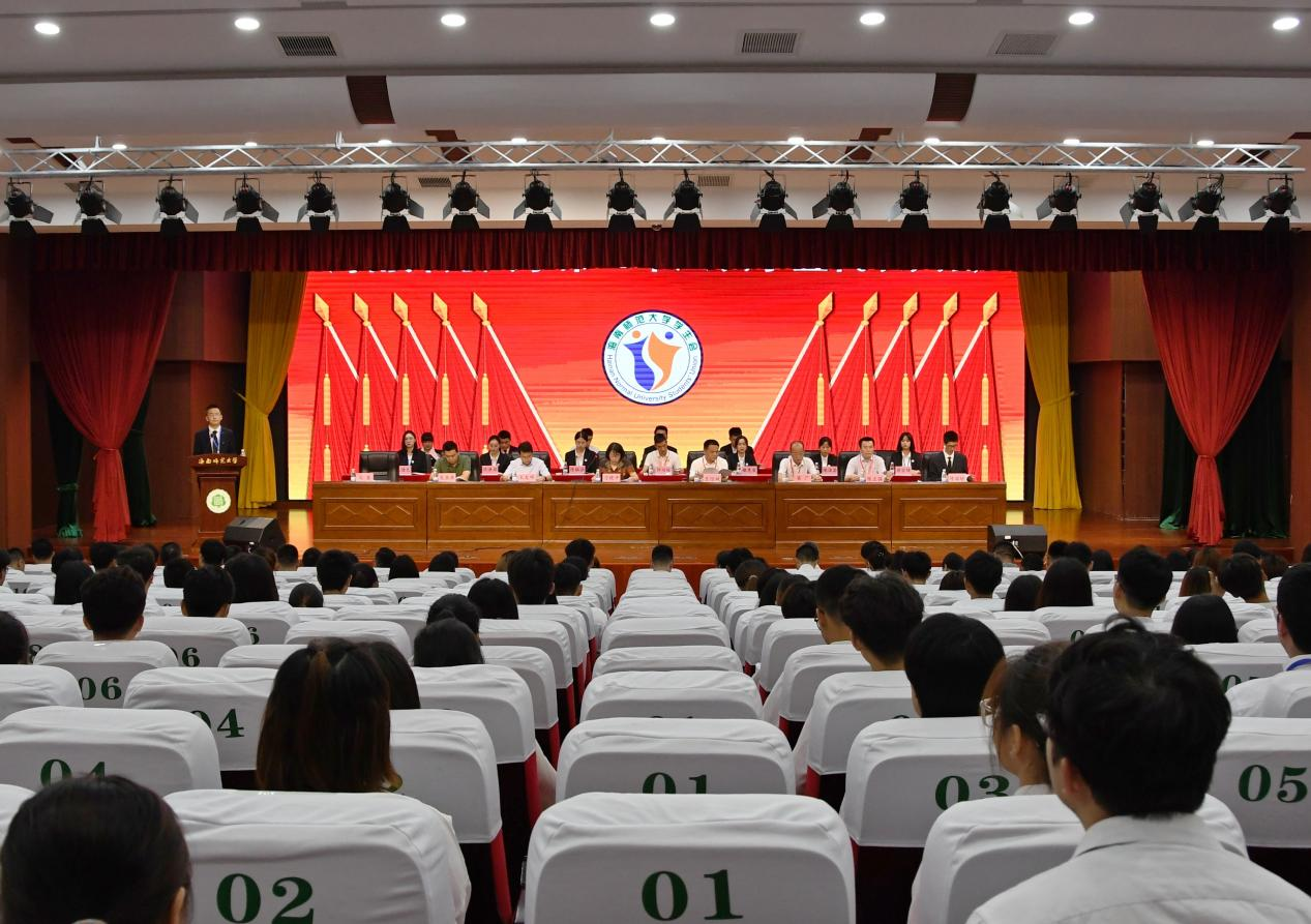 我校召开第二十八次学生代表大会