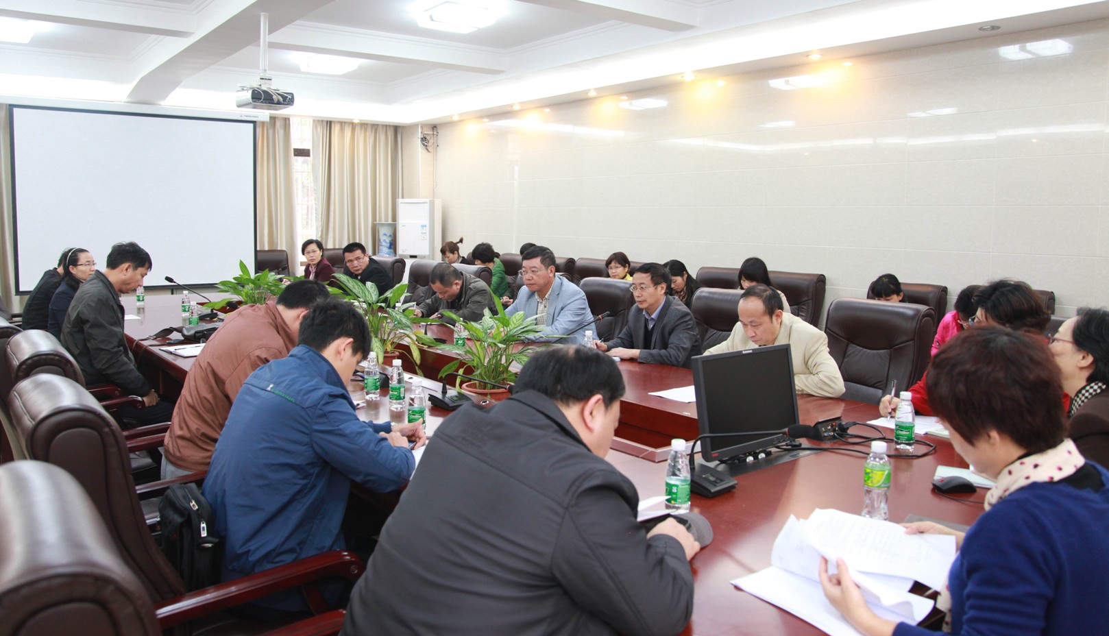 我校召开附中初高中一体化实验班工作会议