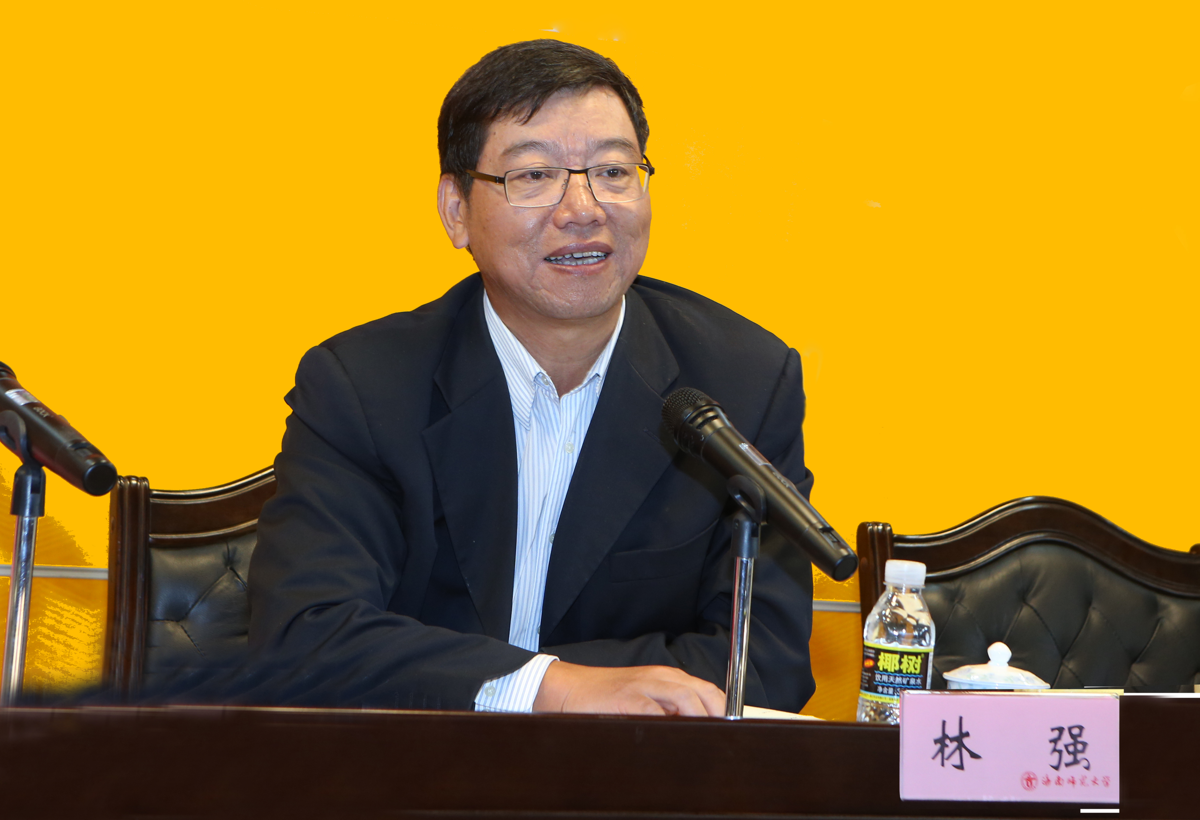 我校召开2017年工作部署暨党风廉政建设责任书签订大会