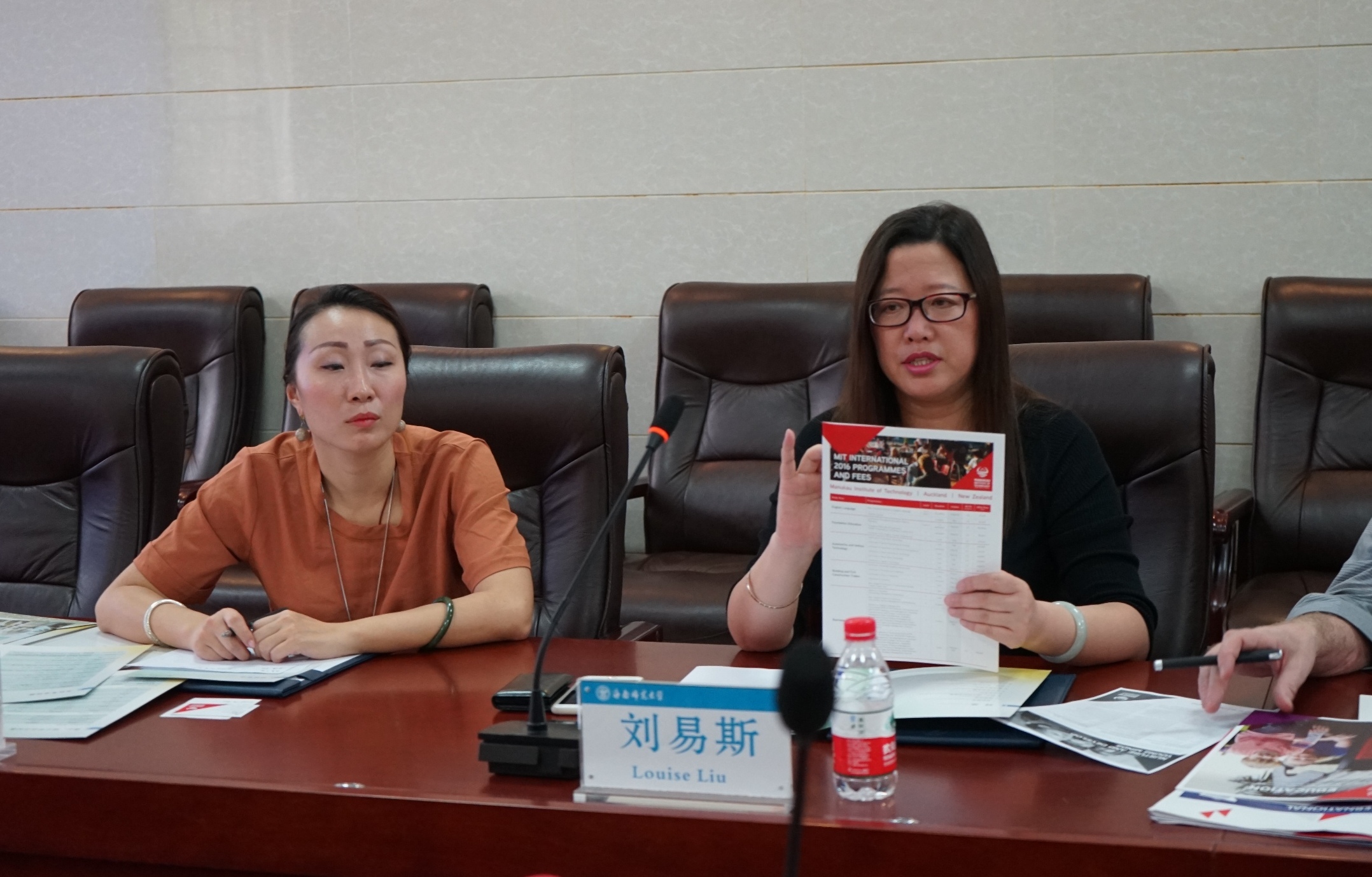 新西兰、爱尔兰高校团访问我校