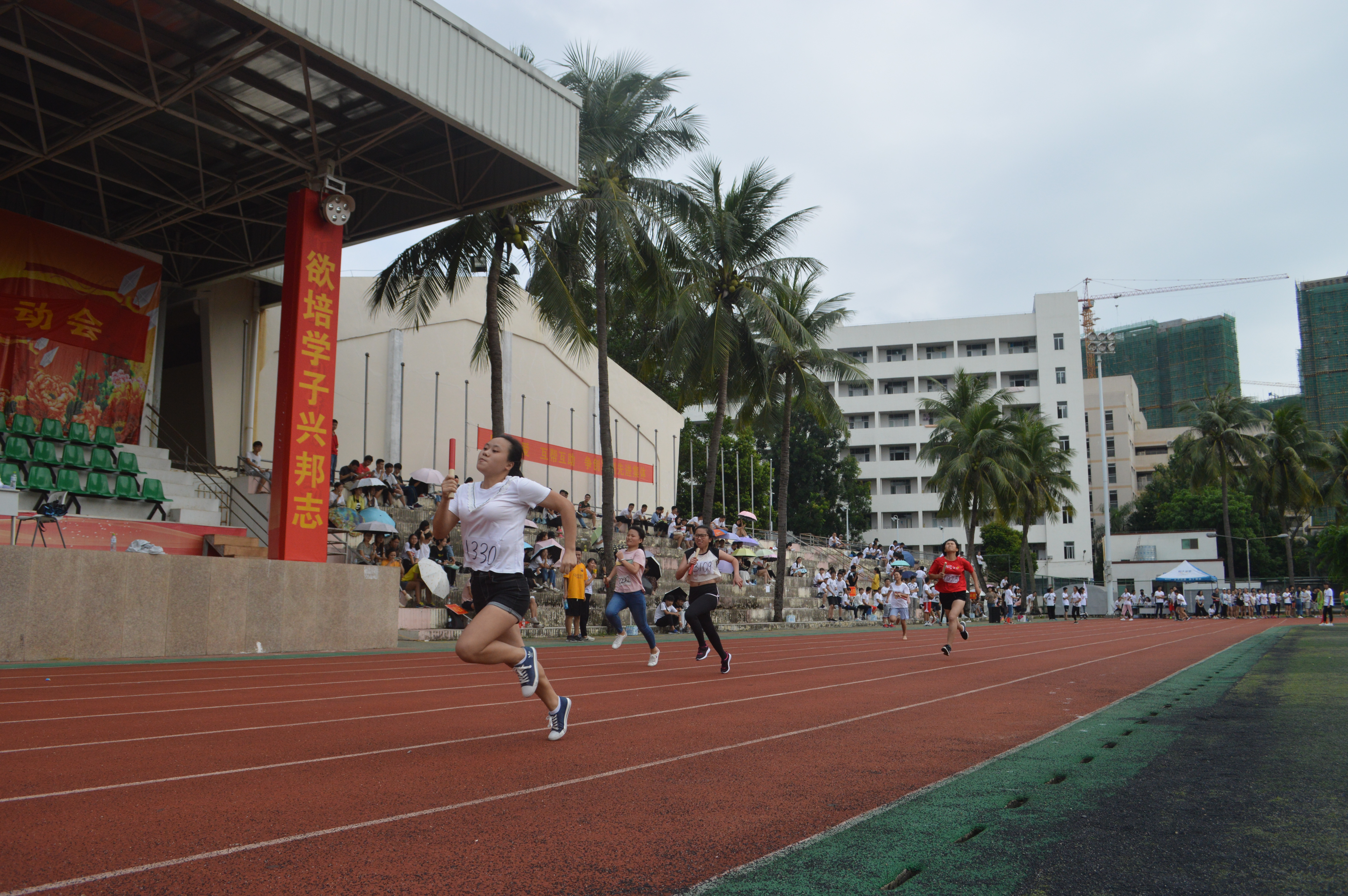 激扬青春，斗志高昂――记海南师范大学数学与统计学院第六届田径运动会