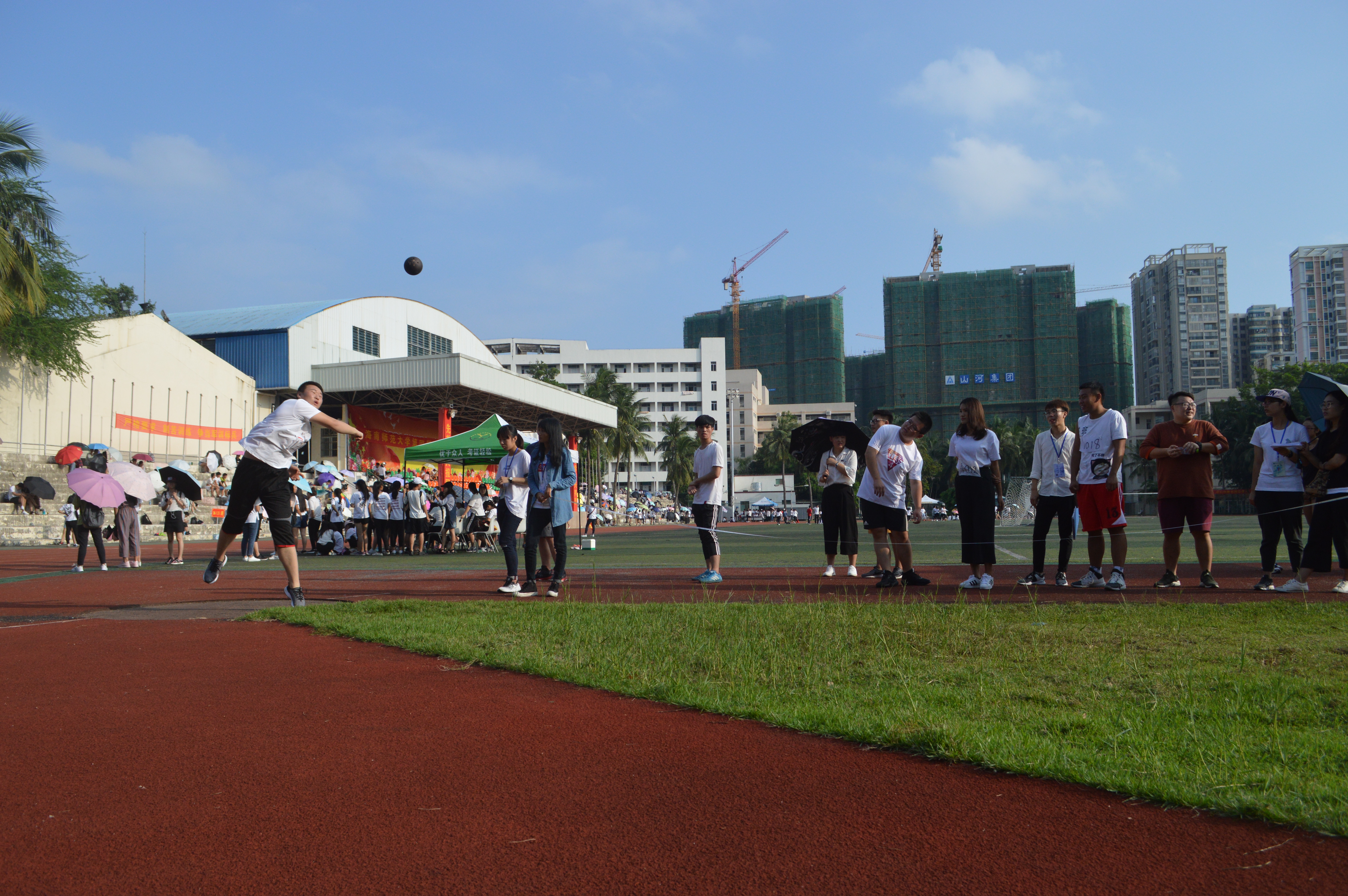 激扬青春，斗志高昂――记海南师范大学数学与统计学院第六届田径运动会