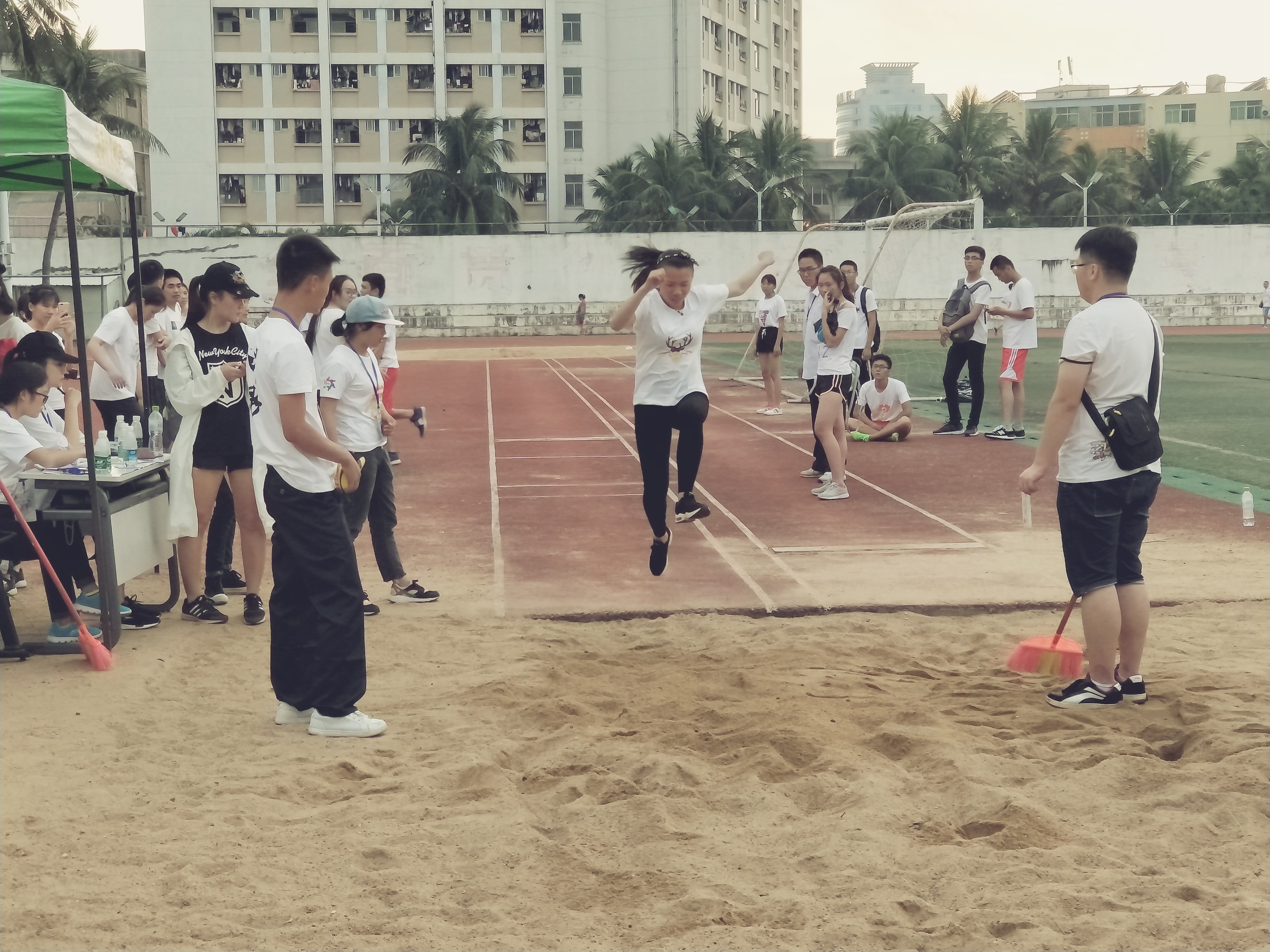 激扬青春，斗志高昂――记海南师范大学数学与统计学院第六届田径运动会