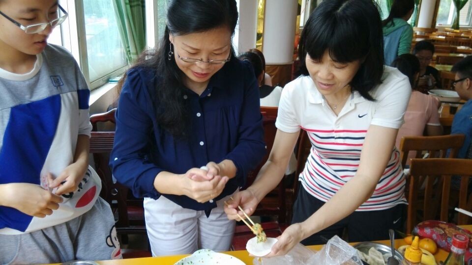 青春不老，我们不散――记初等教育学院12级中文1班的女生节系列活动