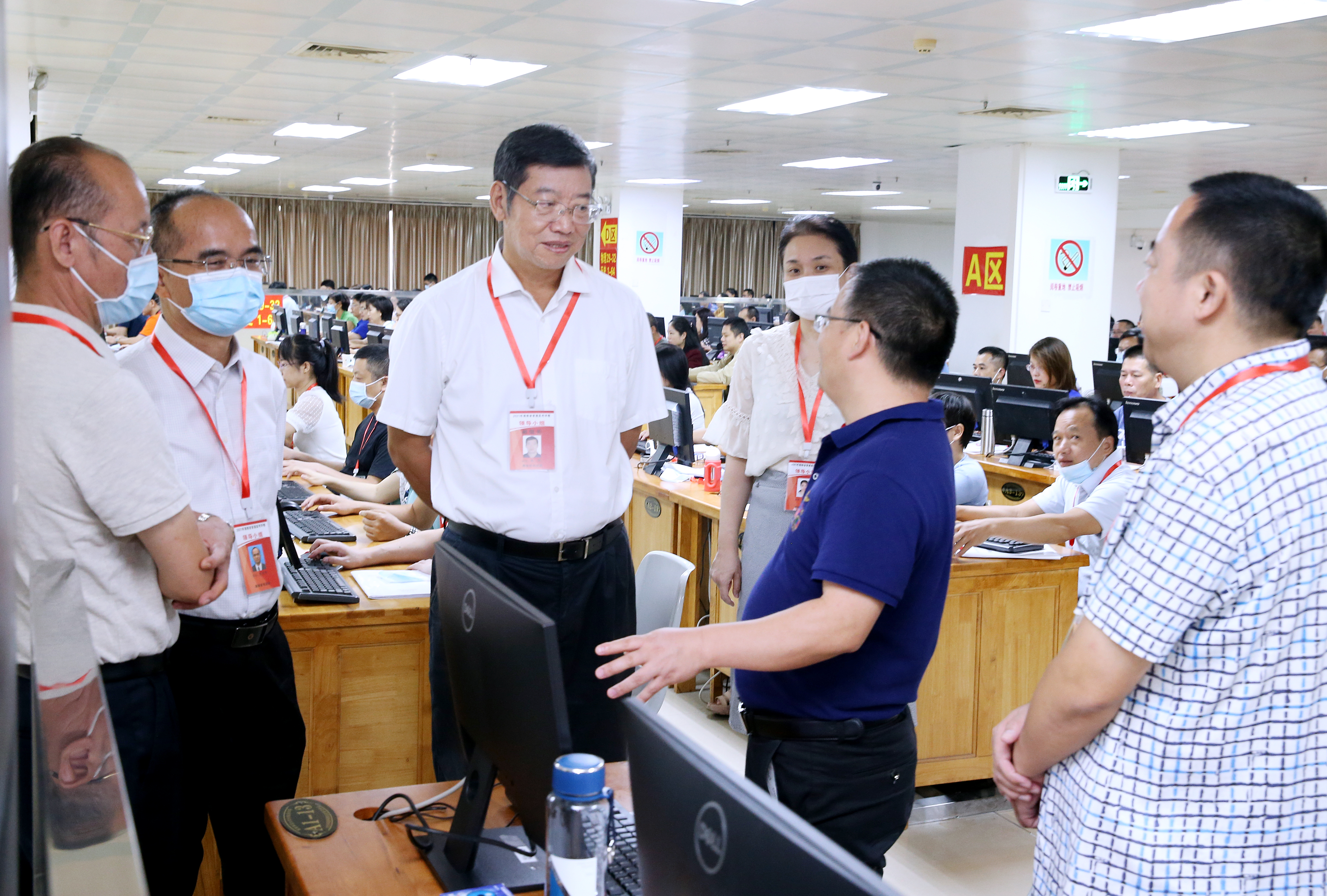 林强视察2021年普通高考网上评卷工作