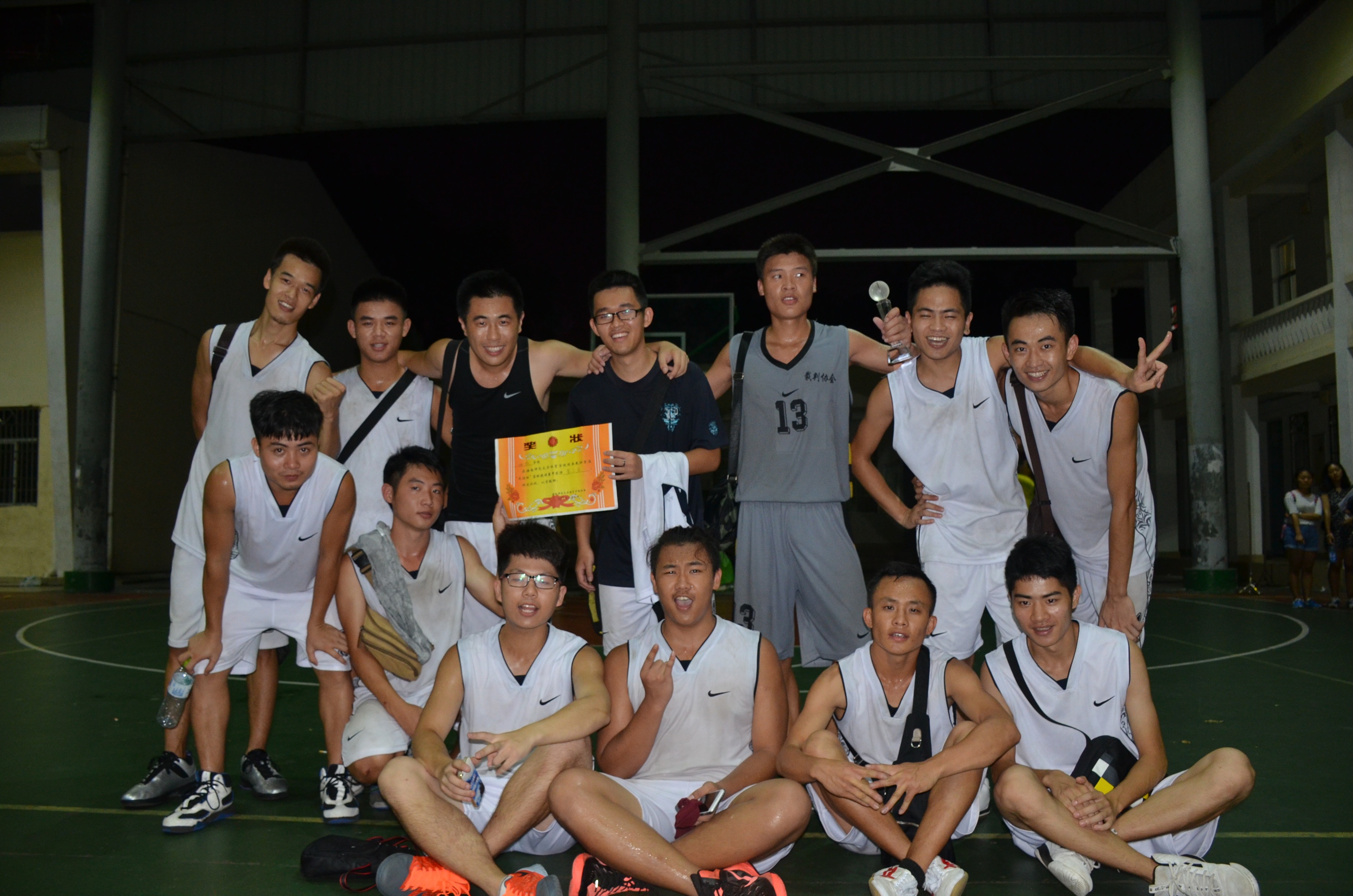 奋勇拼搏，创造辉煌――记地旅学院在“友谊杯”篮球赛中取得佳绩