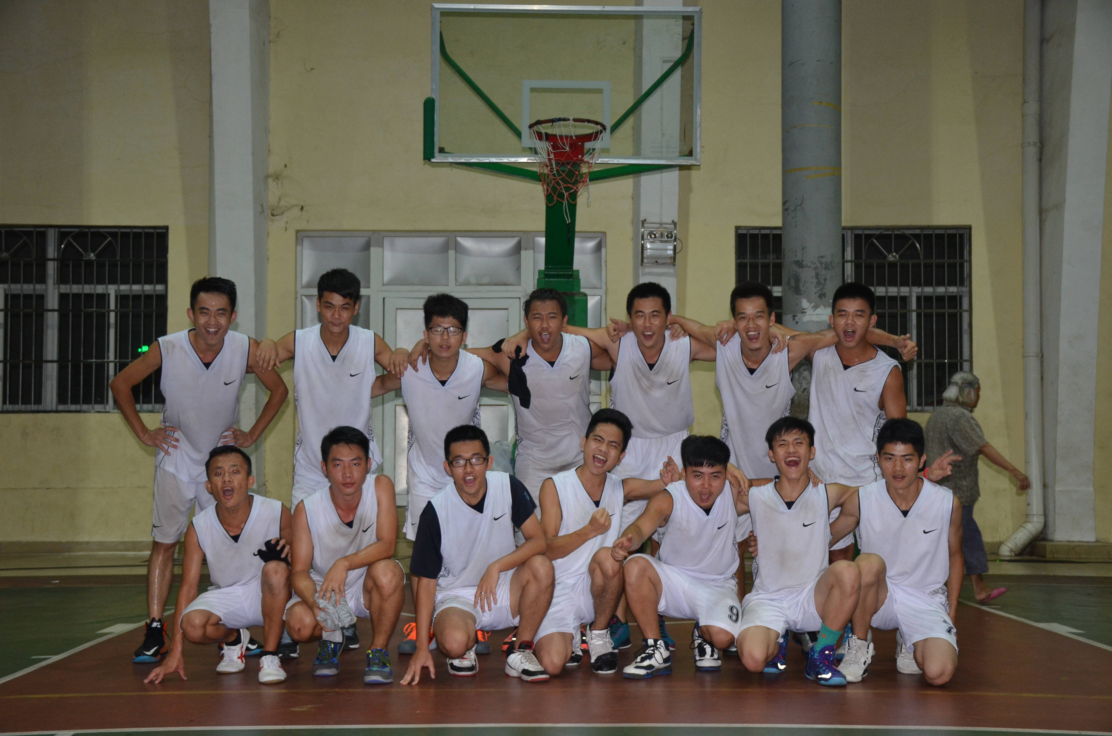 奋勇拼搏，创造辉煌――记地旅学院在“友谊杯”篮球赛中取得佳绩