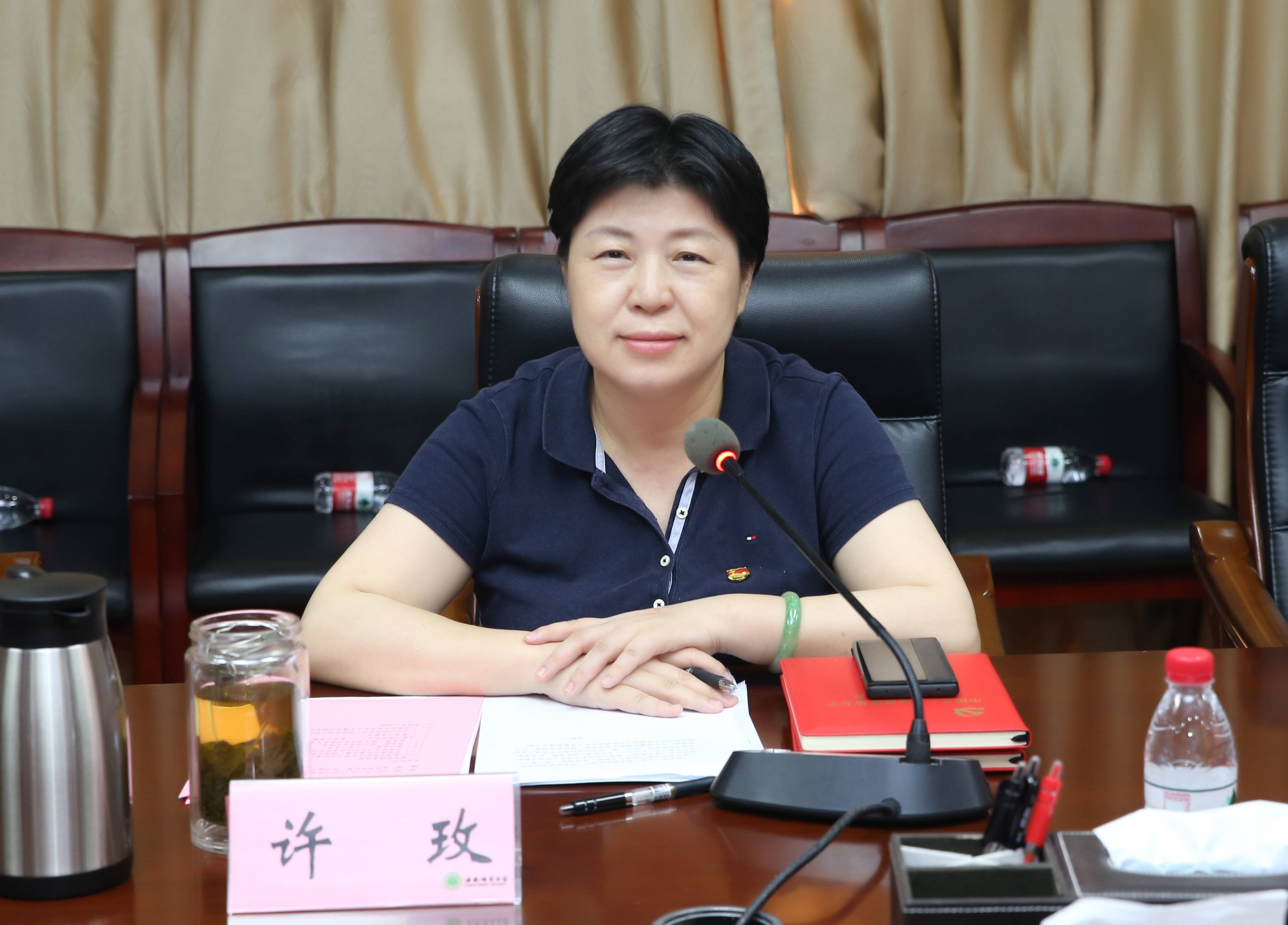 许玫参加所在党支部换届选举大会暨“政治生日”活动