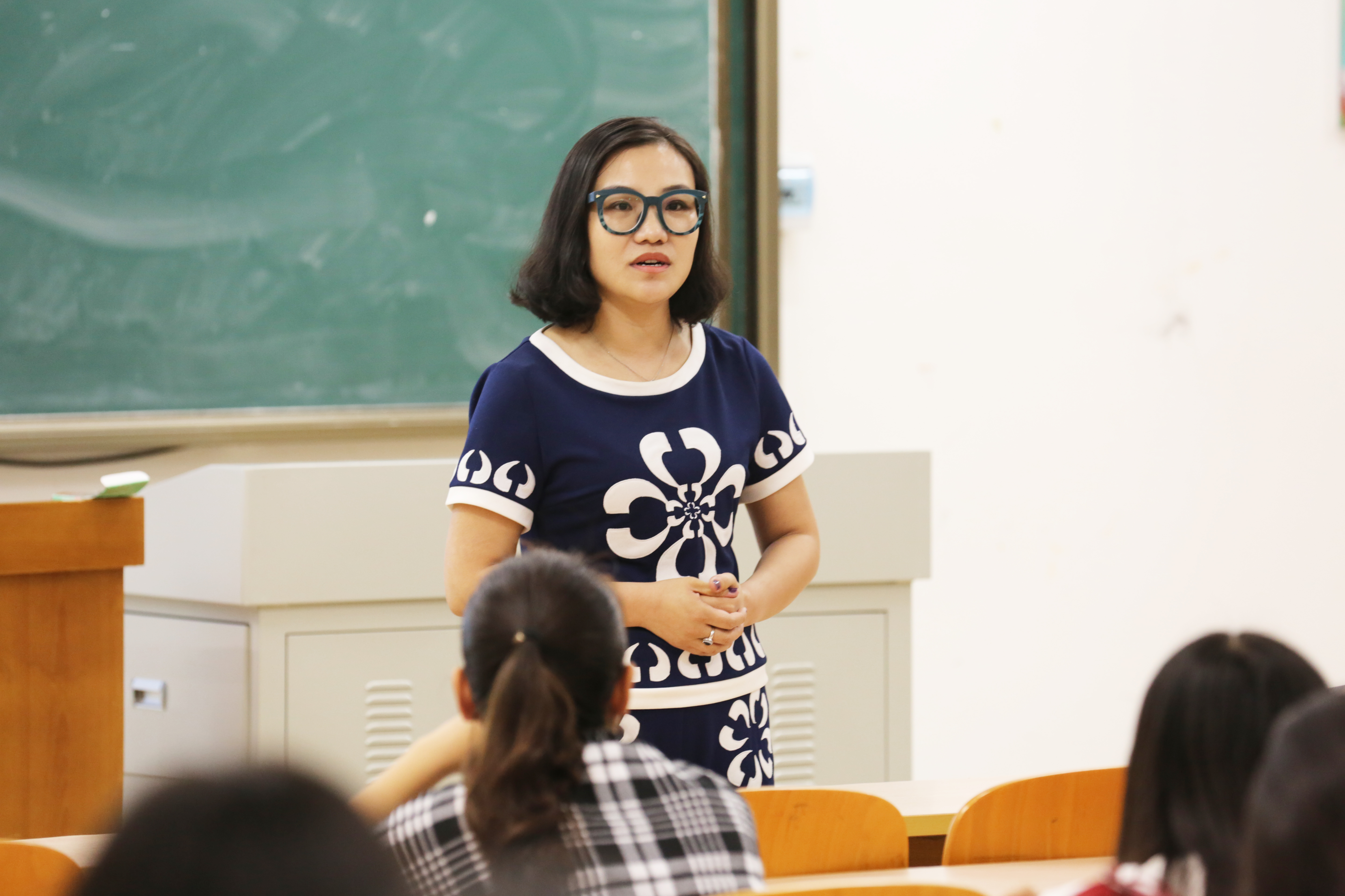 凤凰花开,毕业十年——记新闻传播与影视学院优秀校友刘婷婷分享会