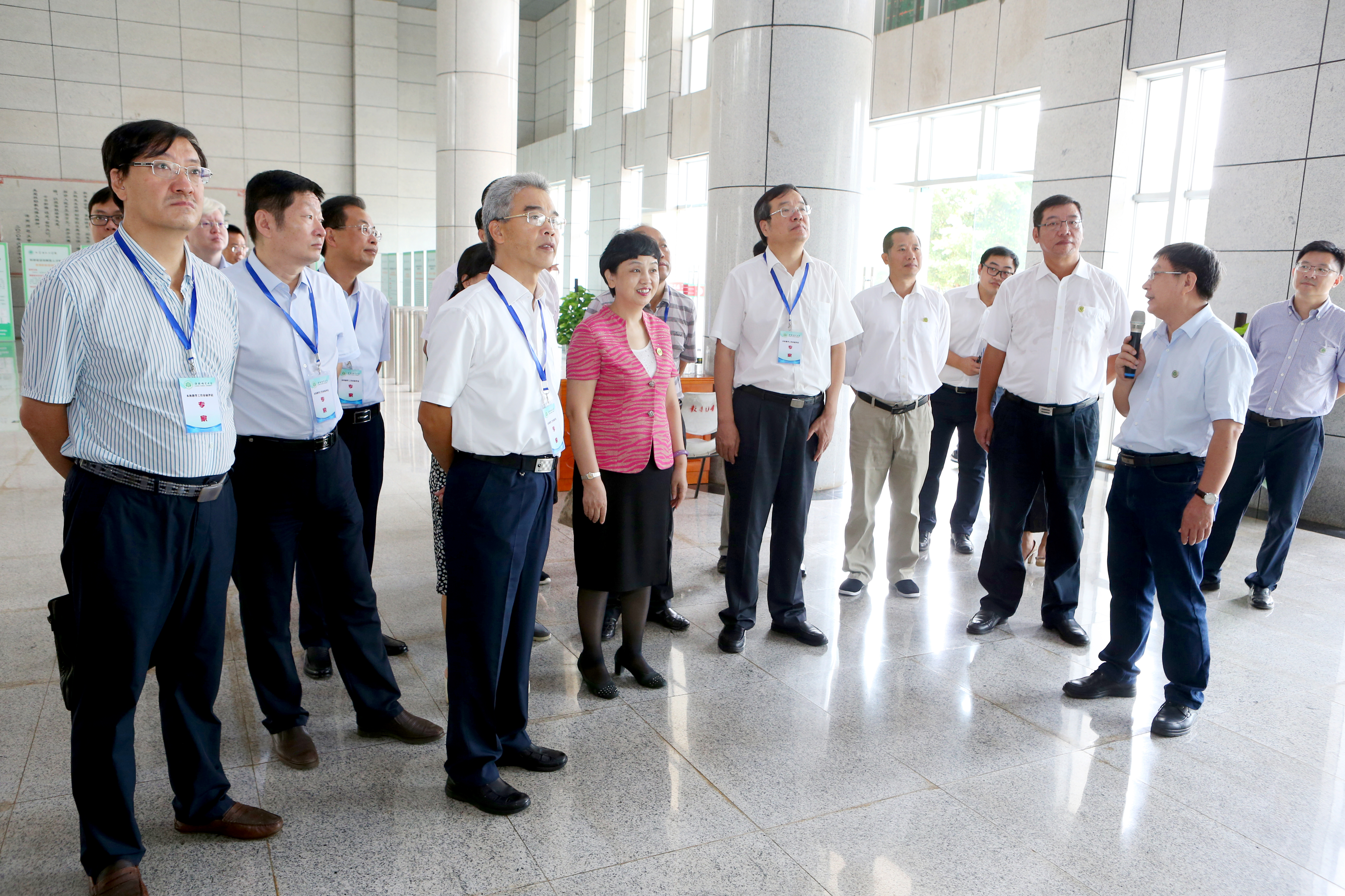 我校举行本科教学工作审核预评估专家见面会
