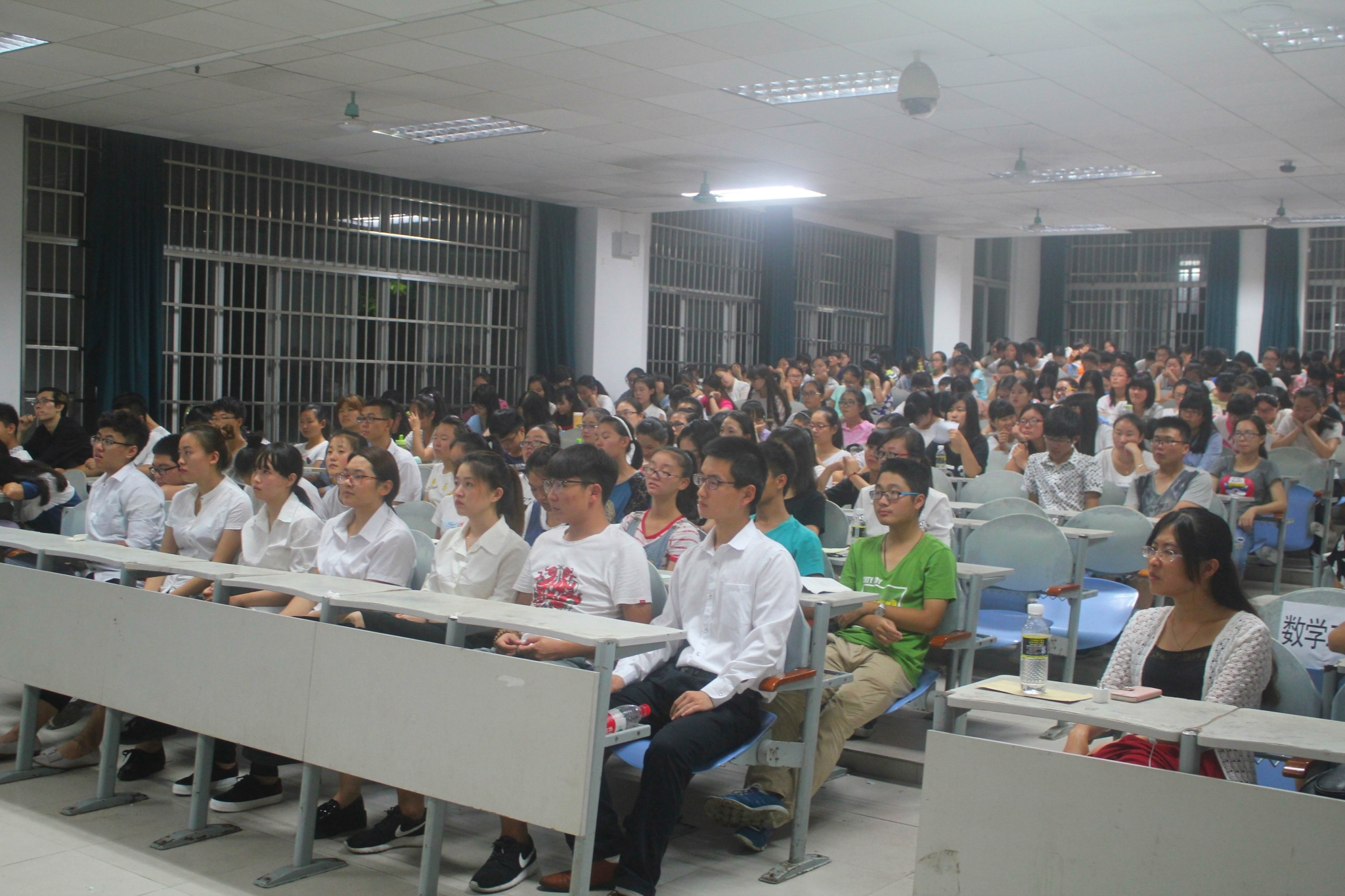 关注安全，珍爱生命——记初等教育学院2015级新生安全教育讲座 