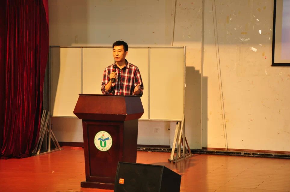 华中师范大学廖美珍教授莅临外国语学院讲学