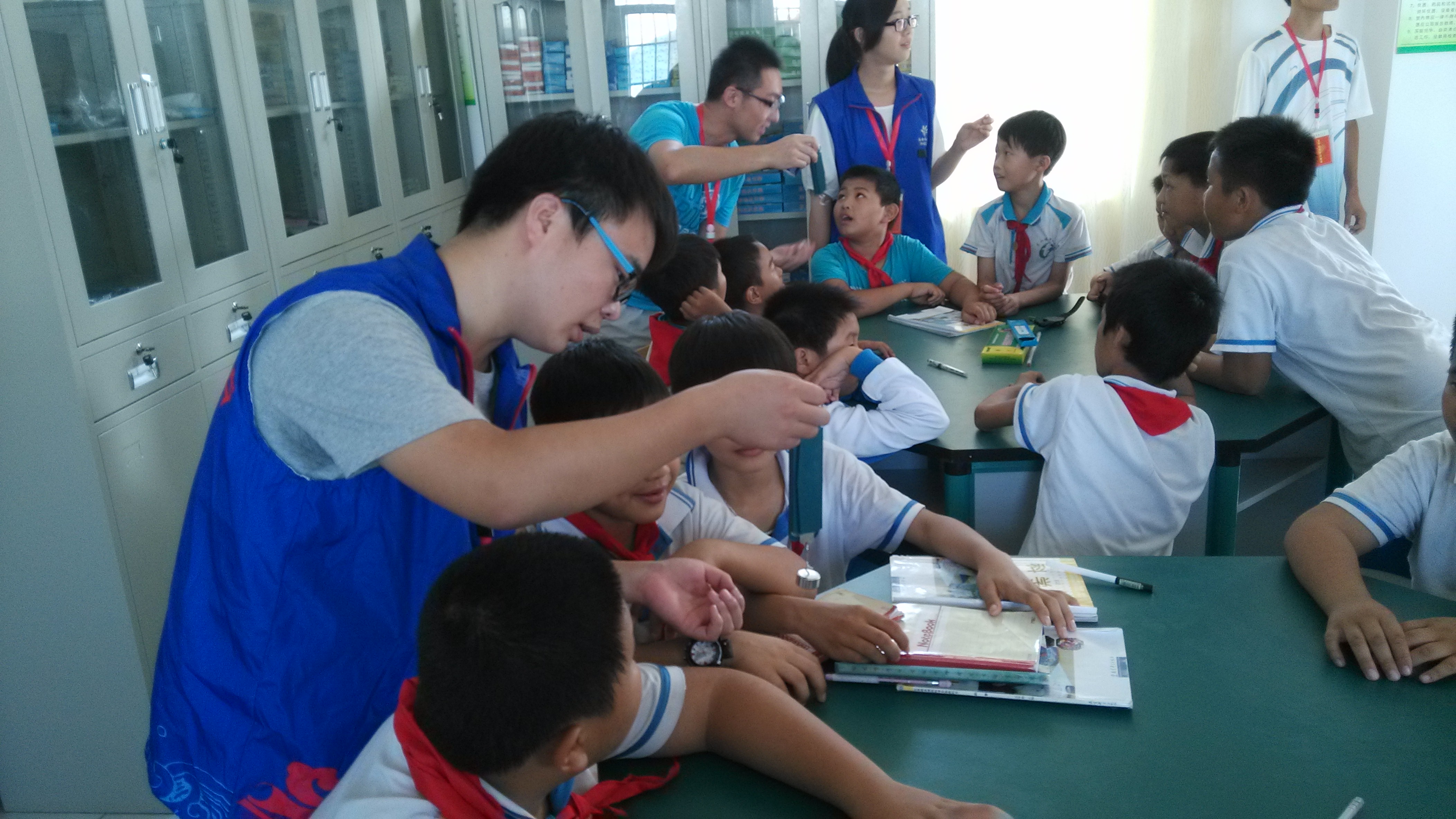 走进小学，科普教育――记文学院青年志愿者协会第二次科普活动