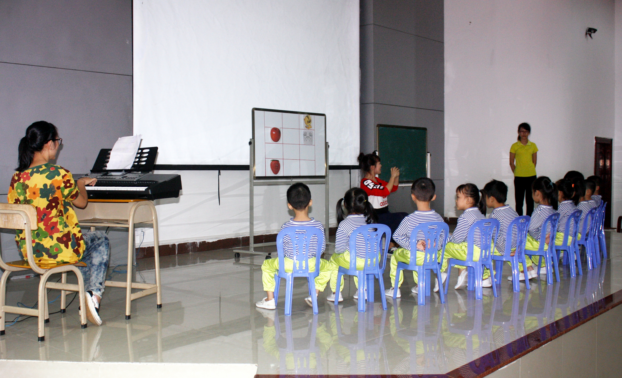 我校对口帮扶万宁市学前教育项目阶段性成果汇报会召开