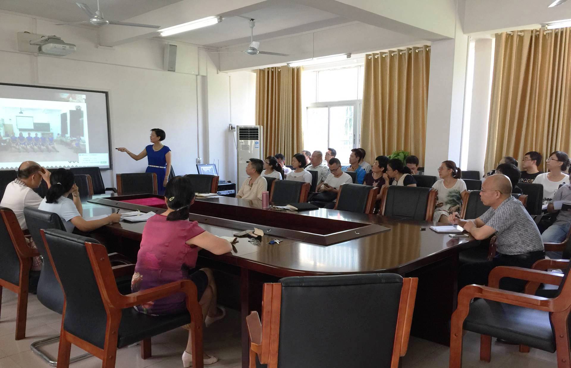 生命科学学院召开新教师座谈会