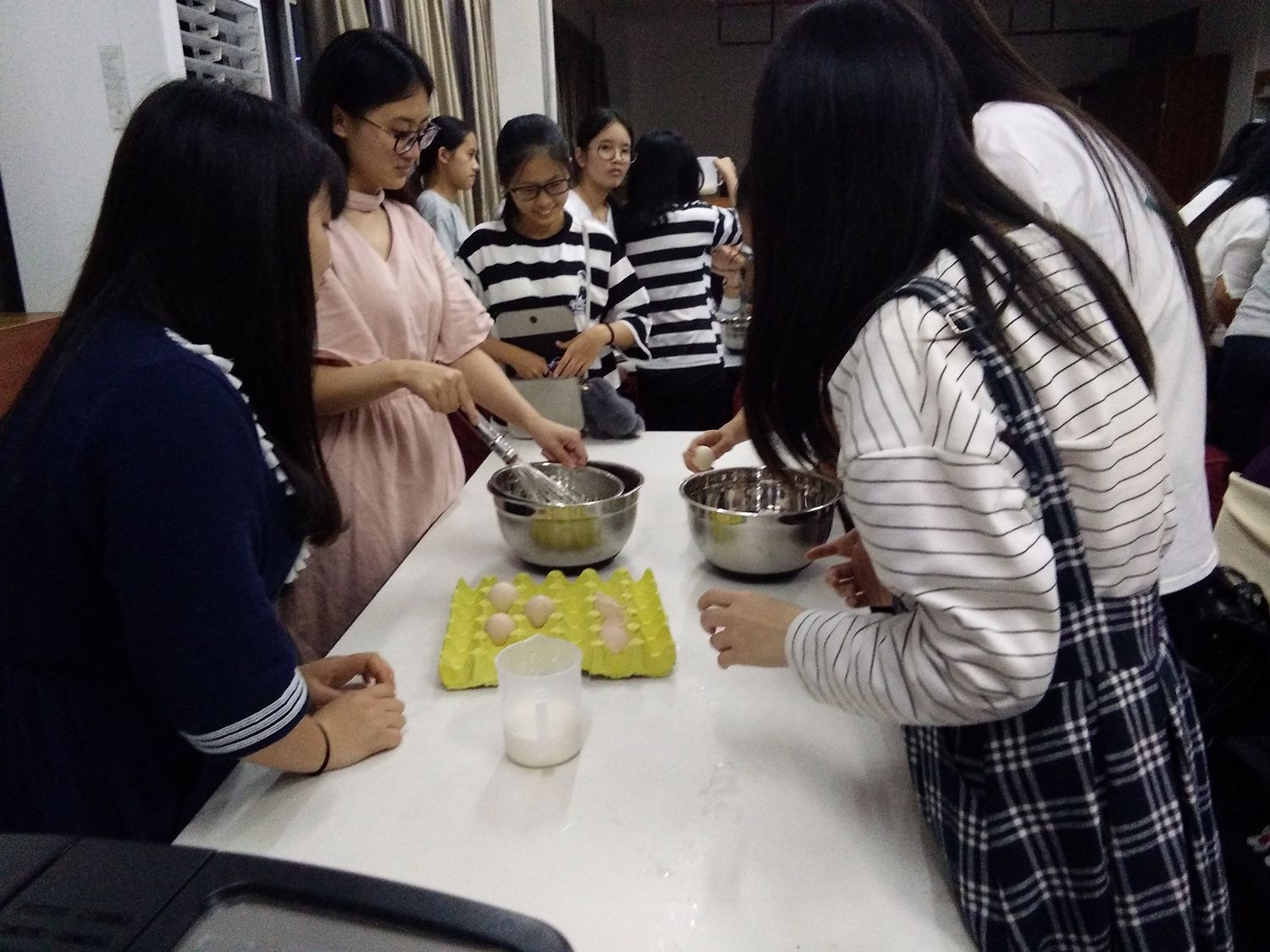 青年之声·旅游学院专业拓展兴趣小组之西点调制开展首期活动