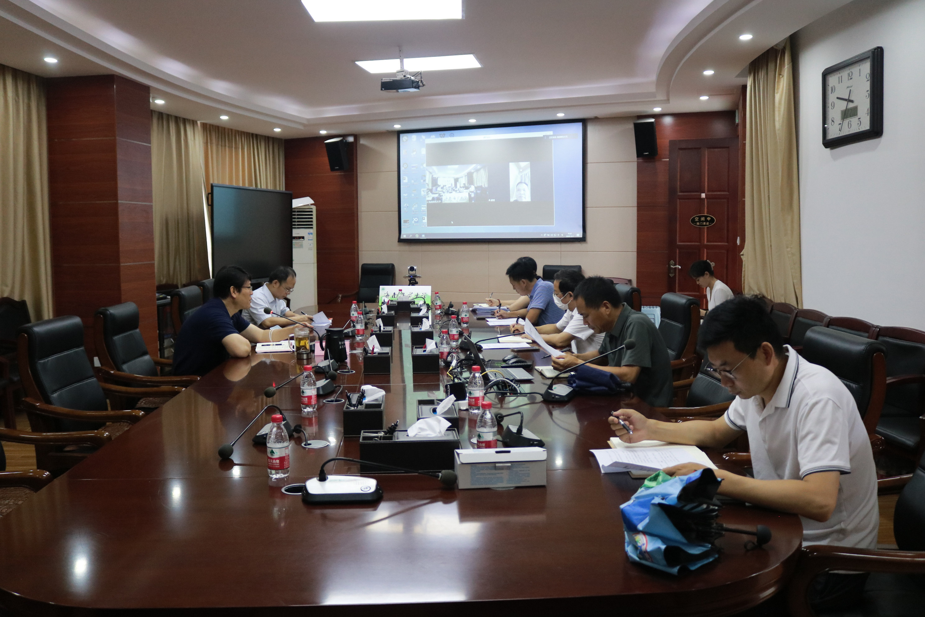 我校召开2022年教师节座谈会协调会