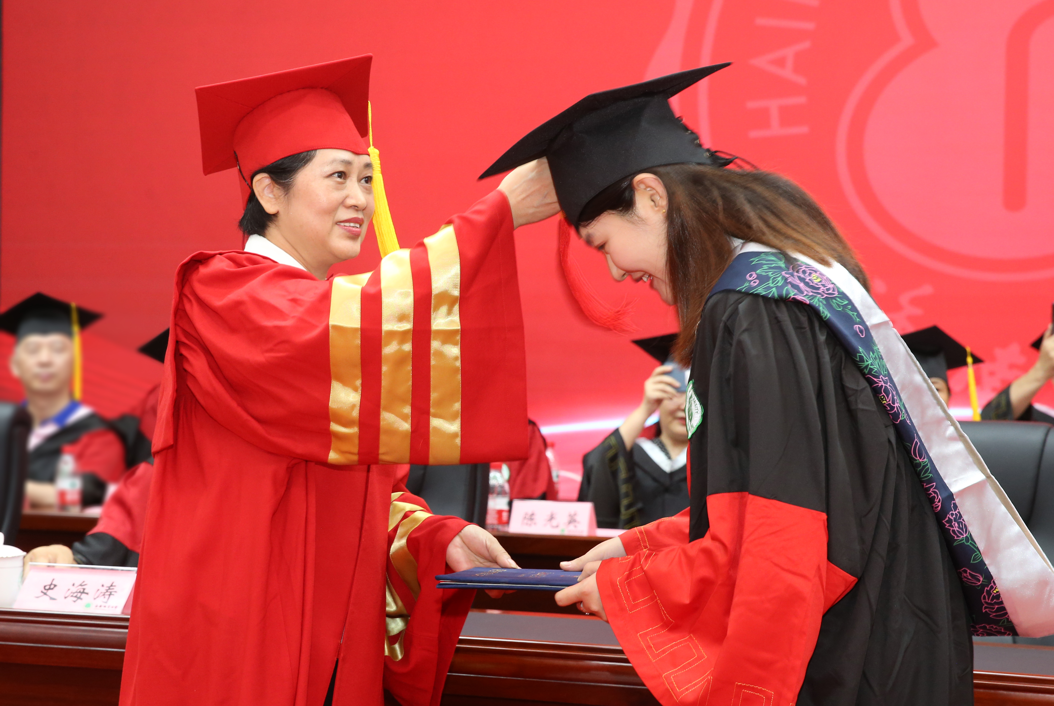 我校举行2022届研究生毕业典礼暨授予学位仪式