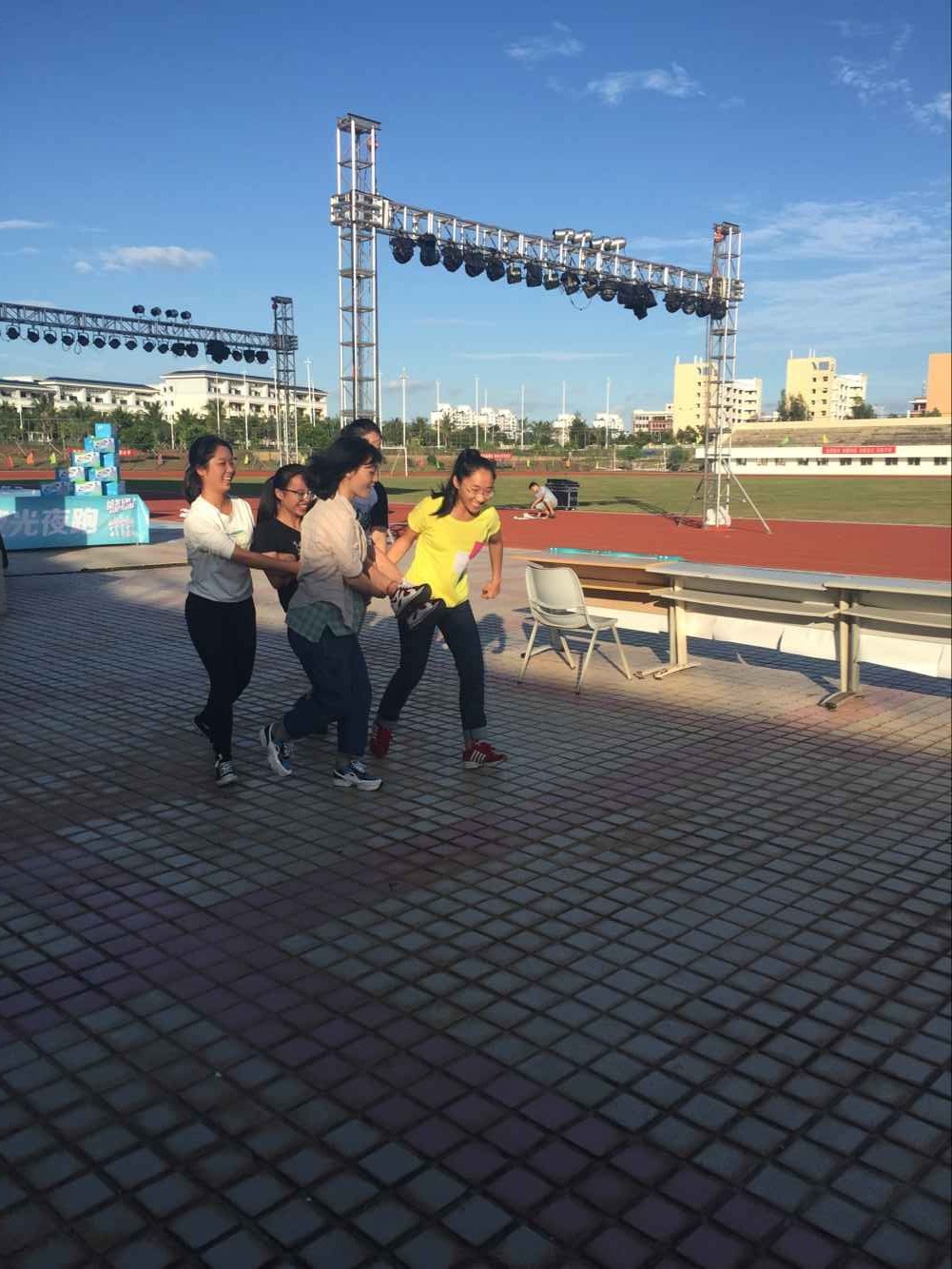 教育科学学院学工办举办“向上吧少年”趣味运动会