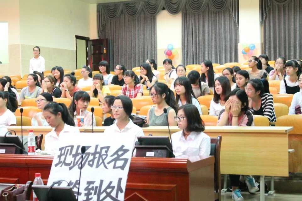 携手共进 谱志愿人生――记外国语学院青年志愿者协会招募大会