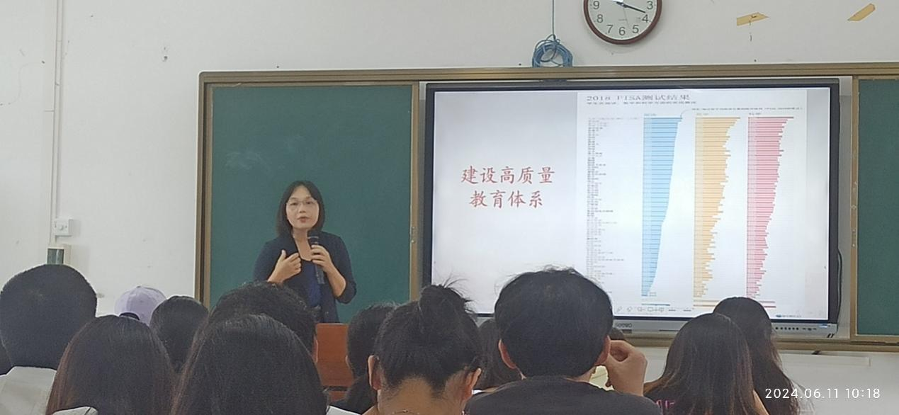 校领导为本科生上思政课