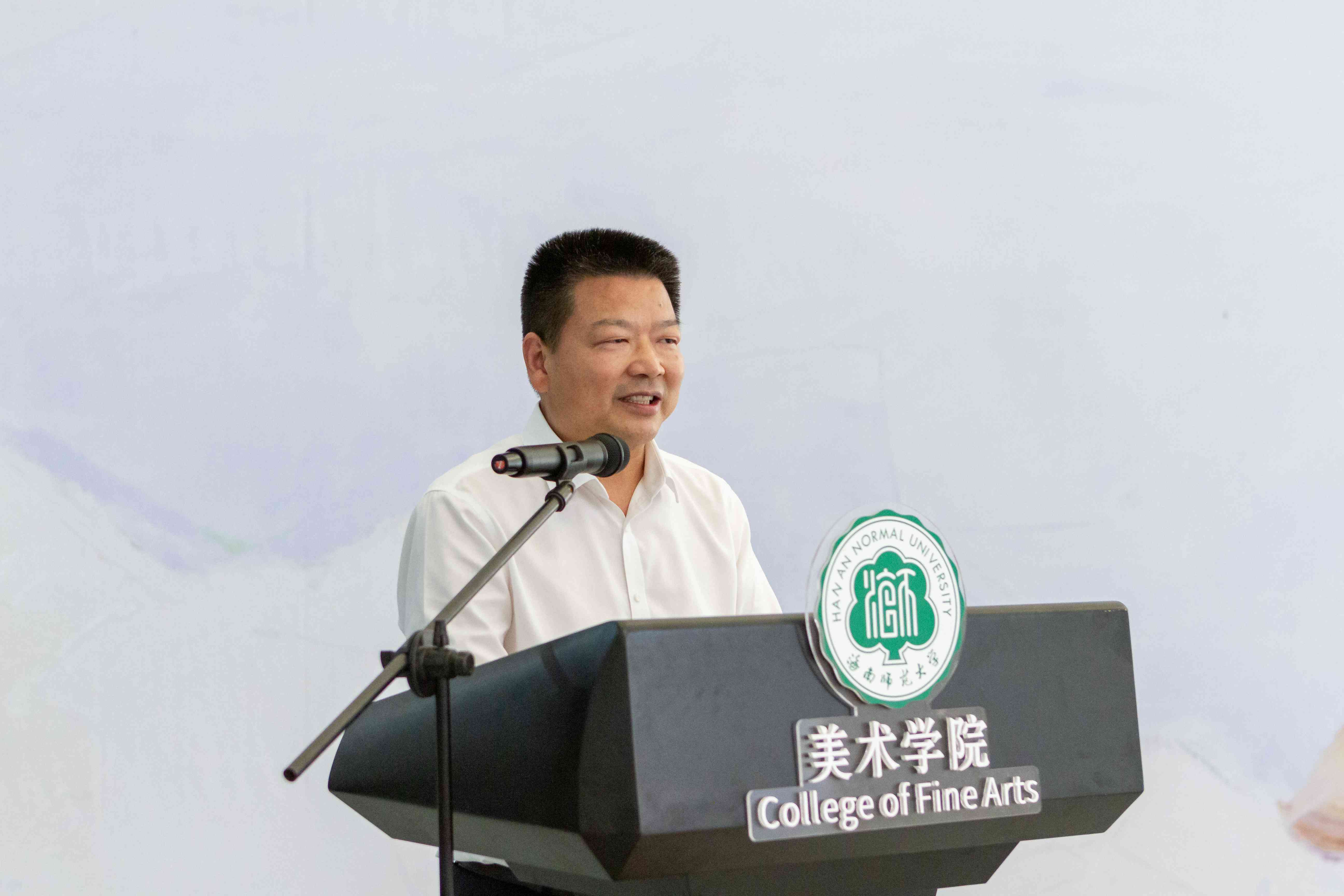 “白风景”―刘春冰油画作品巡展在海南师范大学美术馆开幕