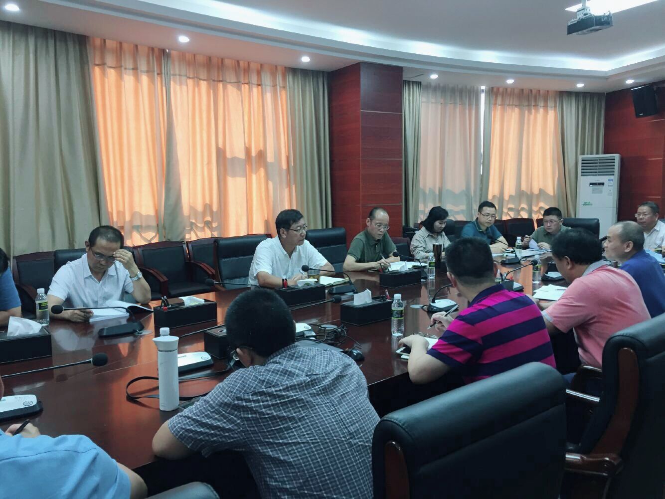 林强与文学院教师座谈
