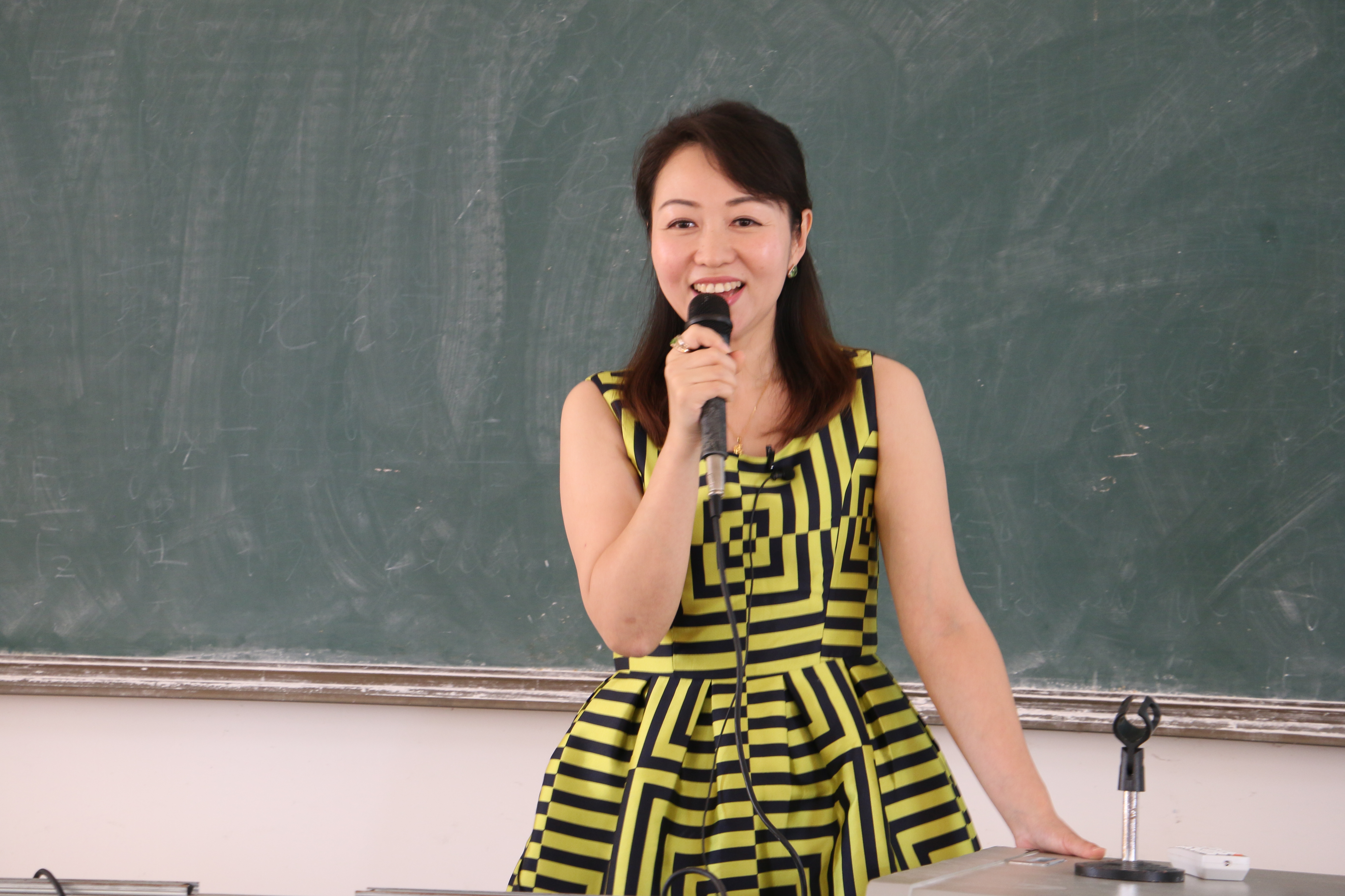 打好突发事件的新闻仗——记新闻传播与影视学院“实践中的马克思主义新闻观”讲座