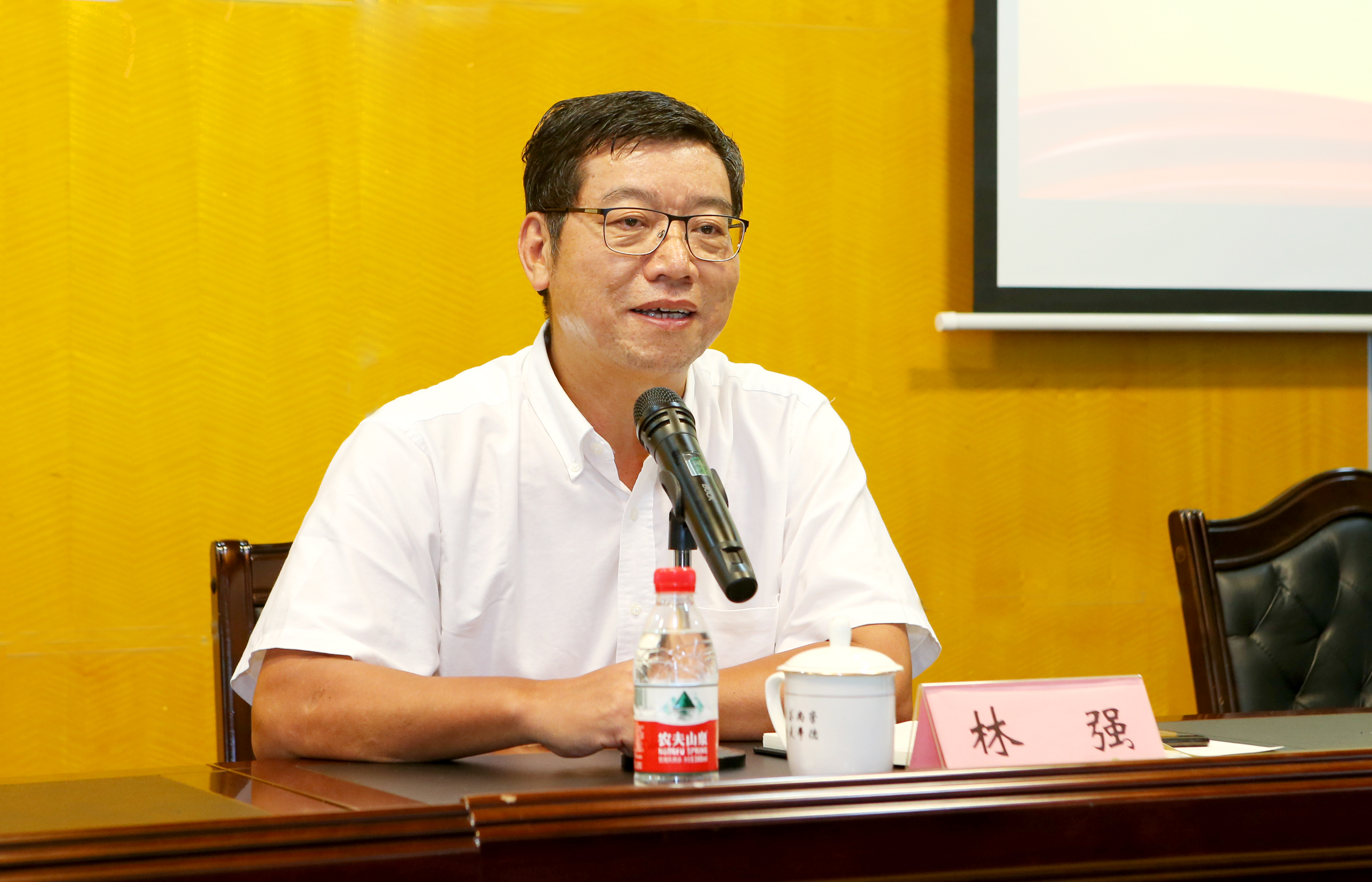 我校召开2017年度中层干部考核述职大会